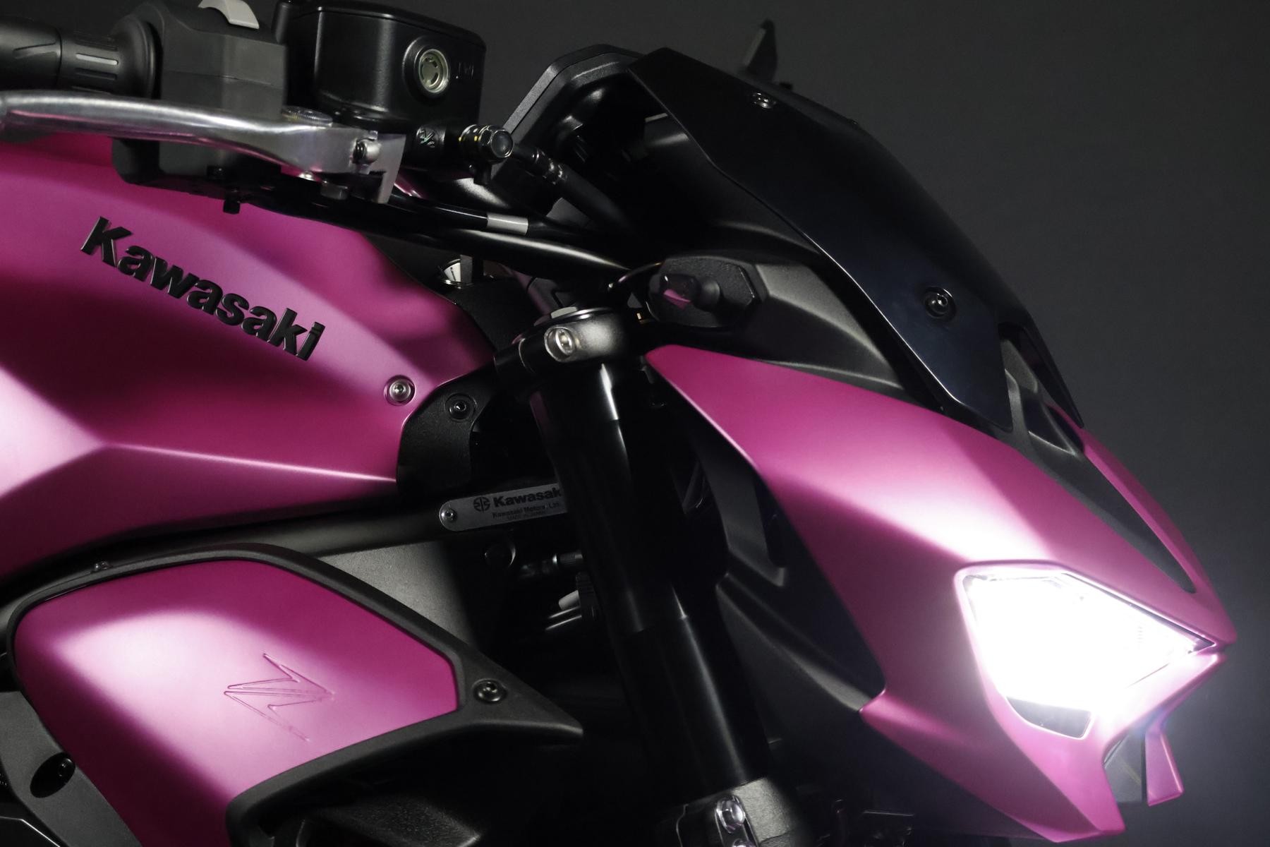 KAWASAKI Z 900 (91/70/35 KW) *Pretty Pink* Level 3-showroom-element-3