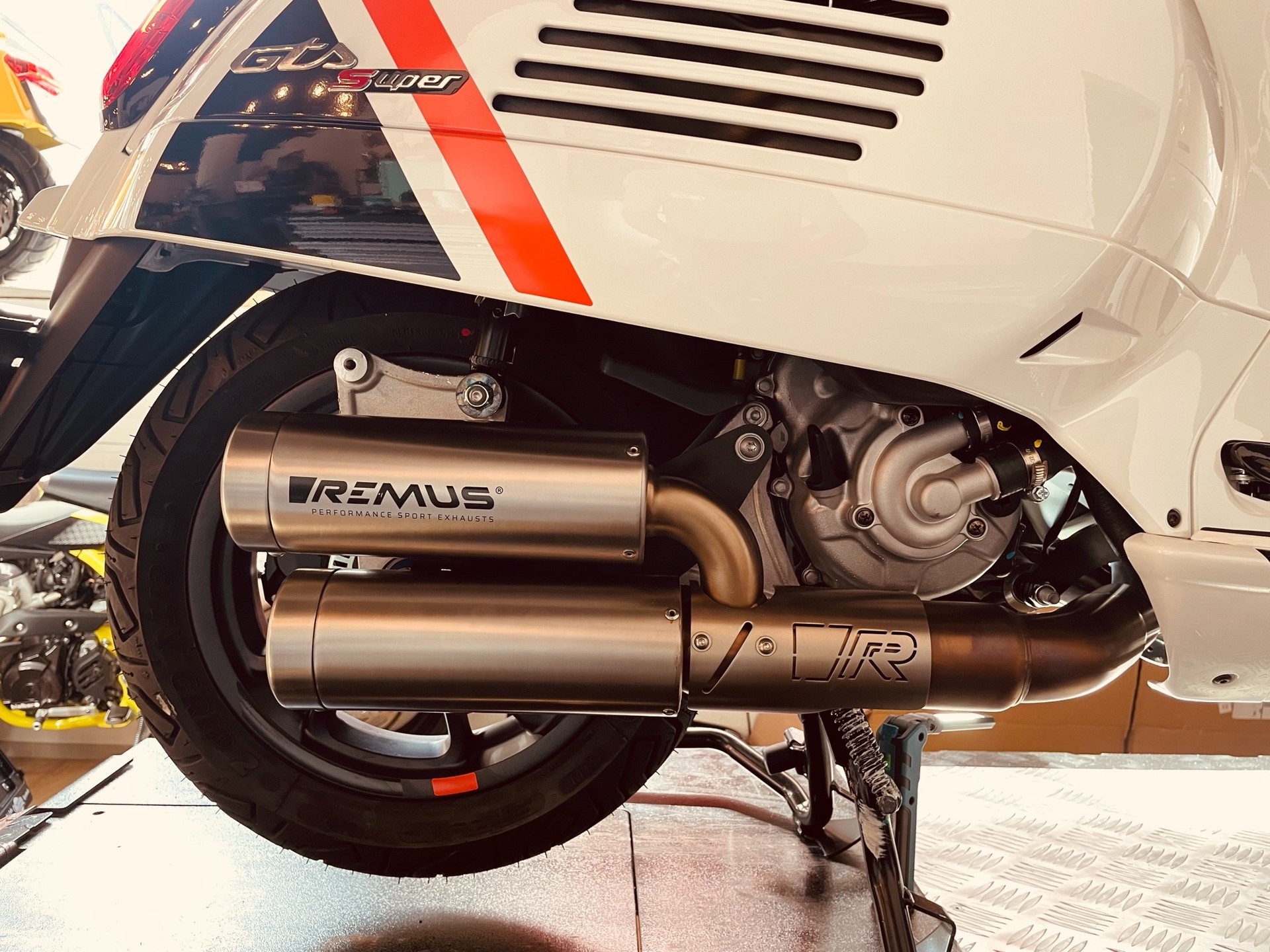 PIAGGIO Vespa GTS 300 Super Sport ABS-showroom-element-1