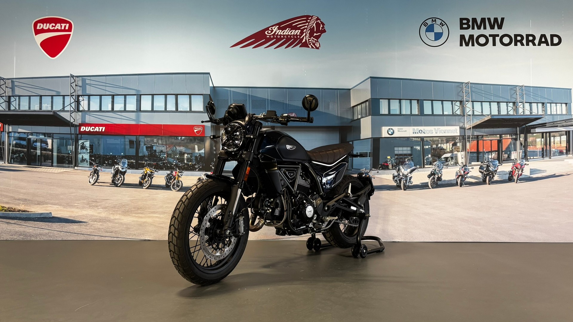 DUCATI SCRAMBLER 800 Nightshift-showroom-element-2