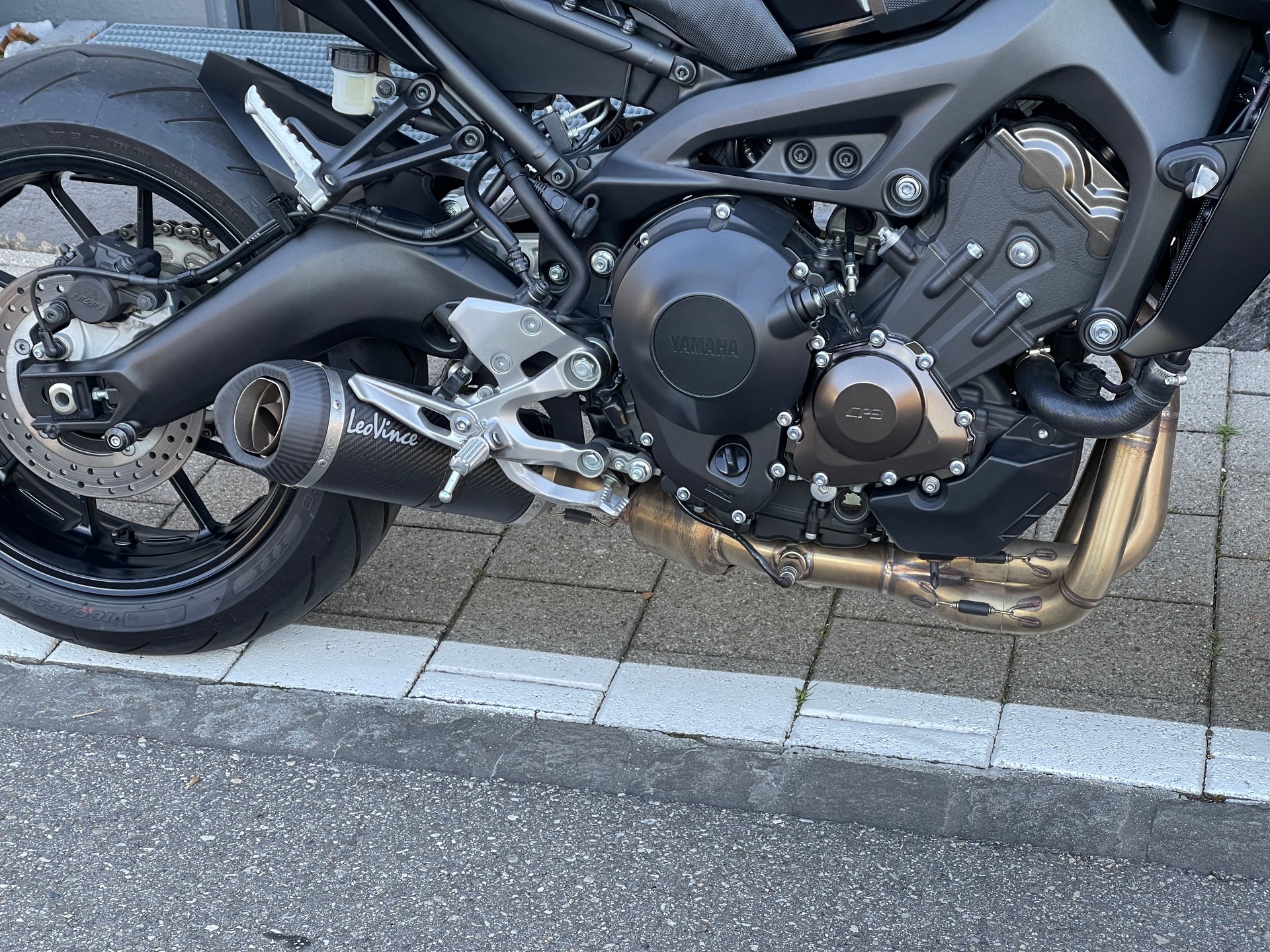 YAMAHA MT-09 ABS-showroom-element-3