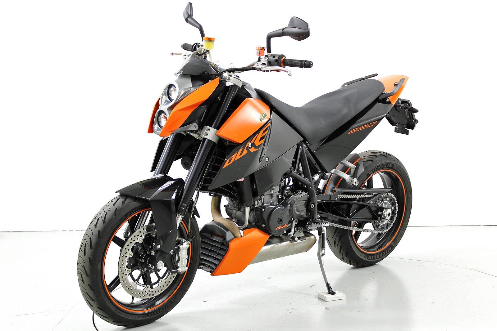 KTM Duke 690 ABS-showroom-element-2