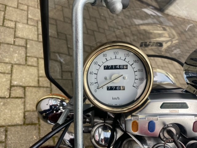 YAMAHA XV 1000 Virago-image-2