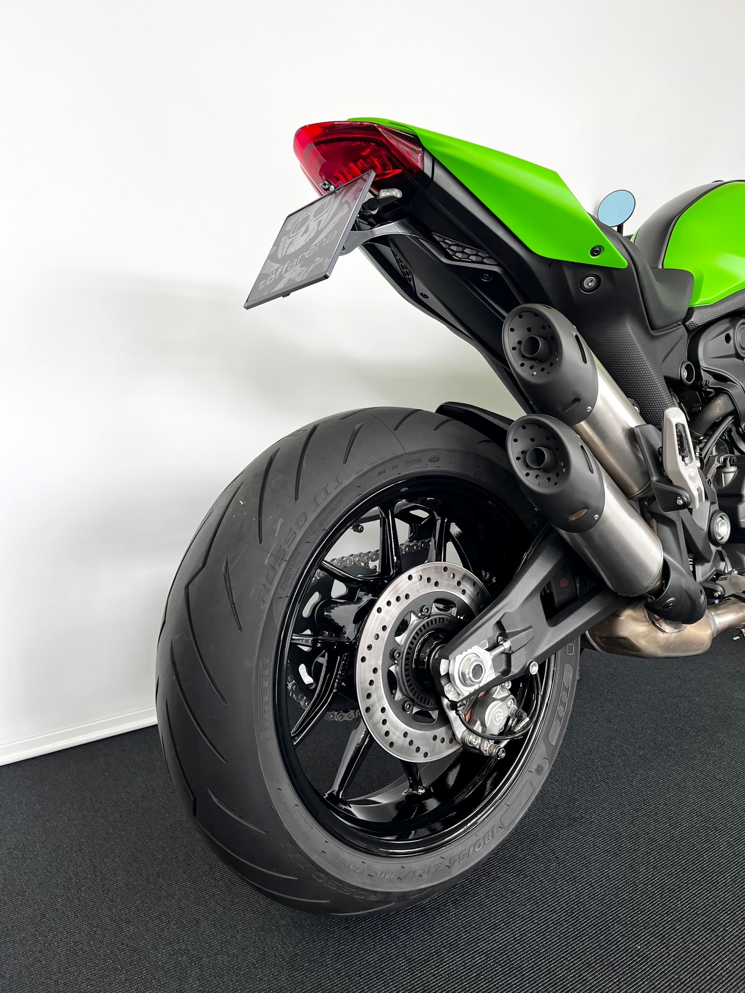 DUCATI Monster + 937-showroom-element-1