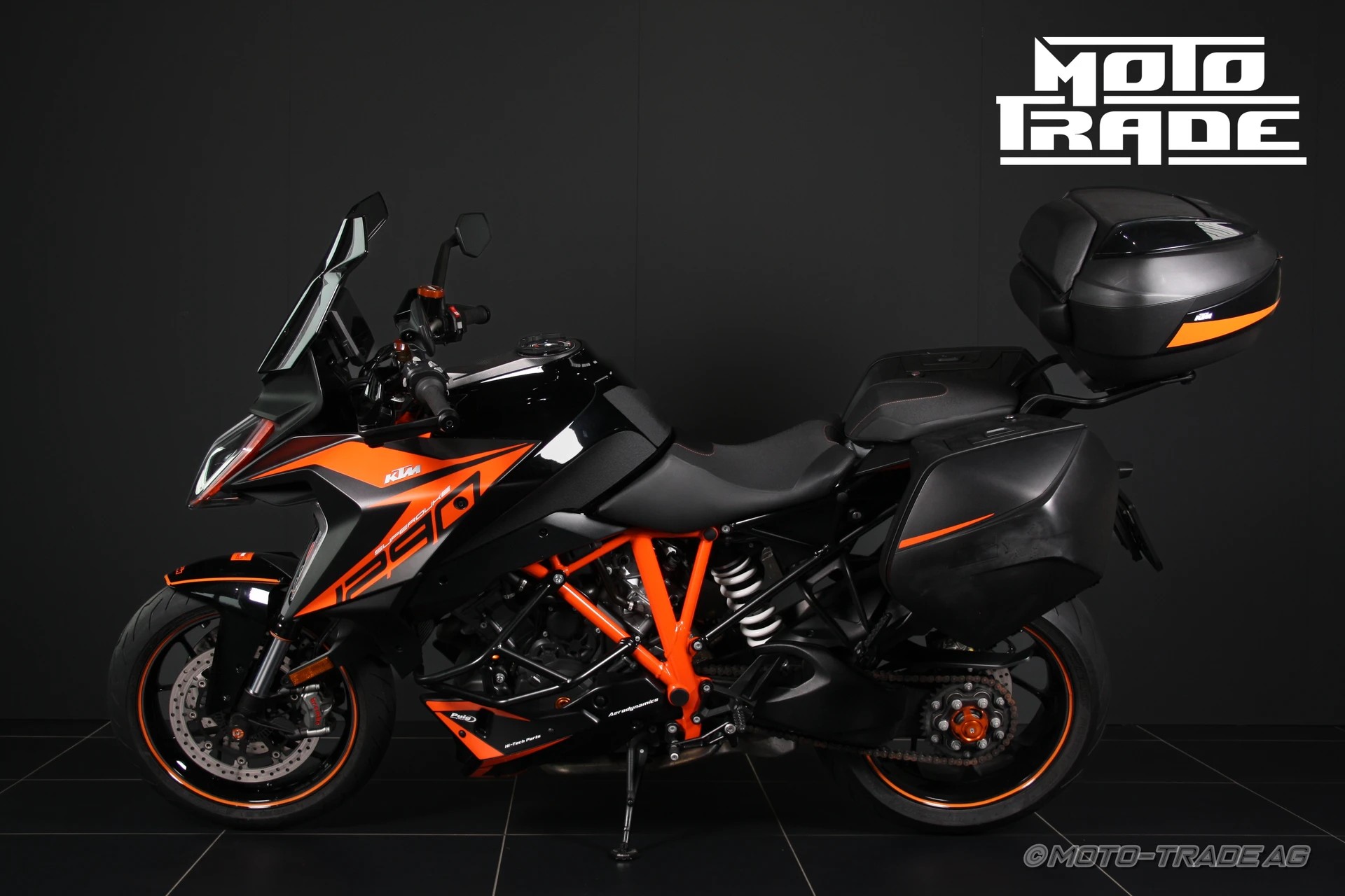 KTM 1290 Super Duke GT-showroom-element-2