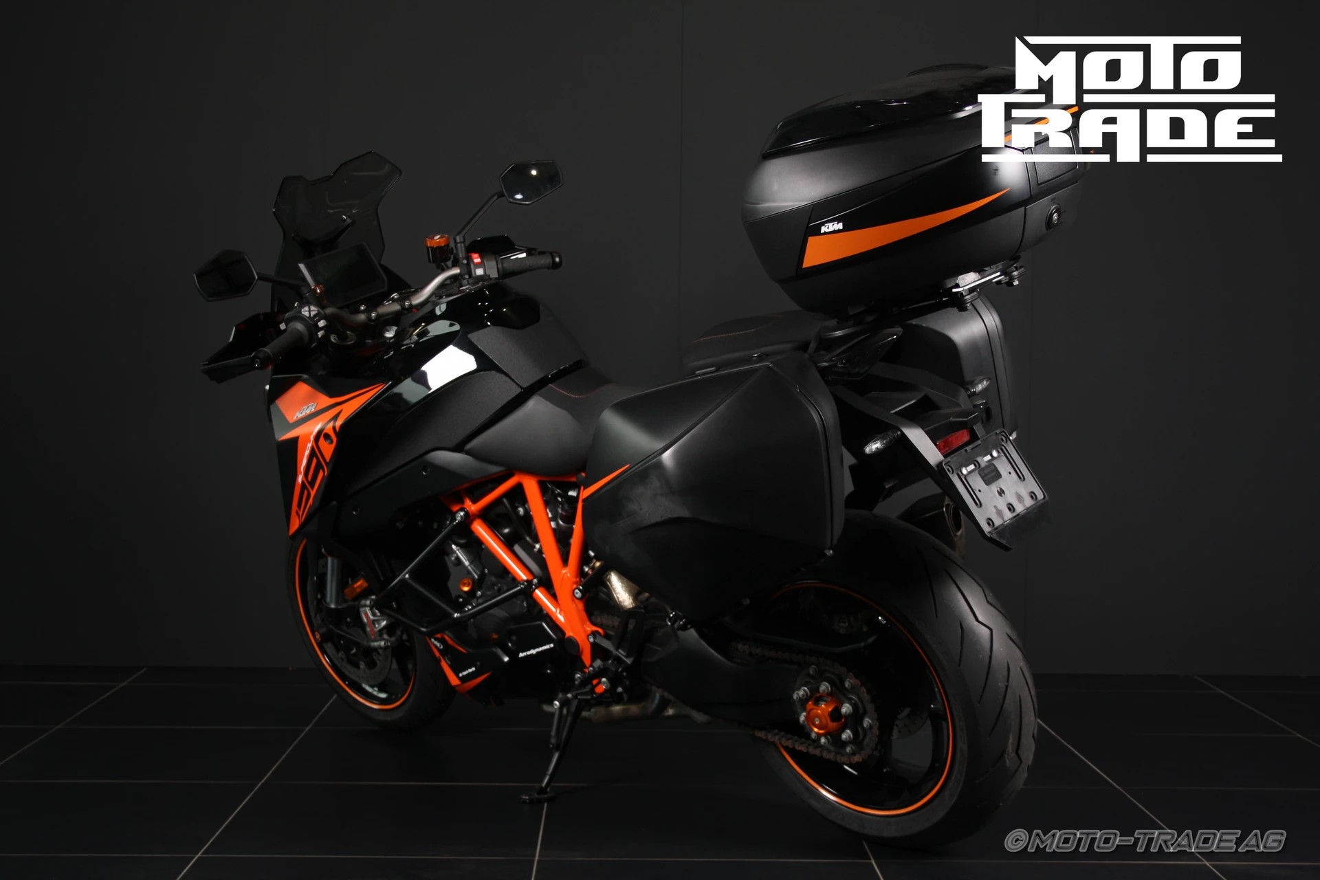 KTM 1290 Super Duke GT-showroom-element-3