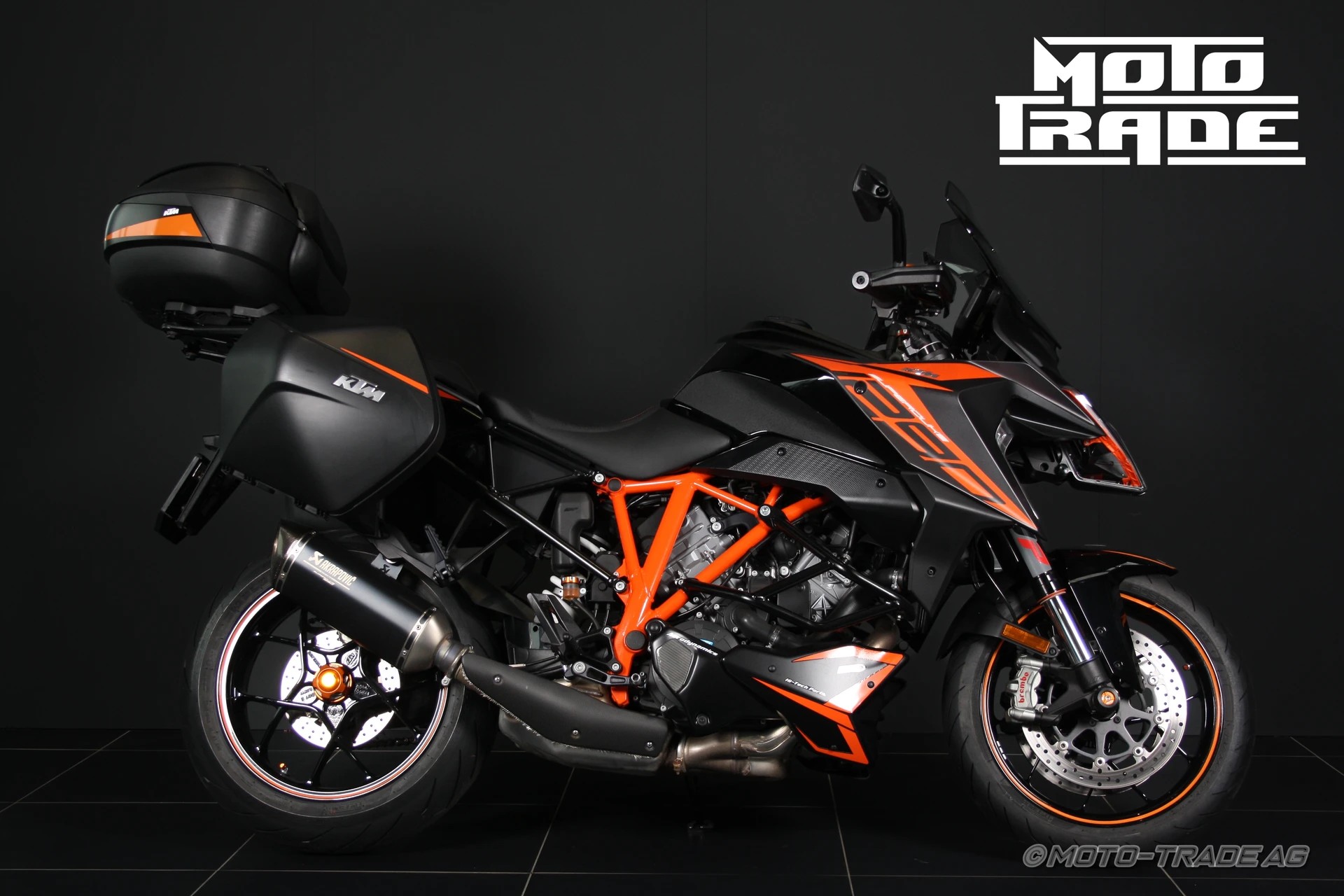 KTM 1290 Super Duke GT-showroom-element-1