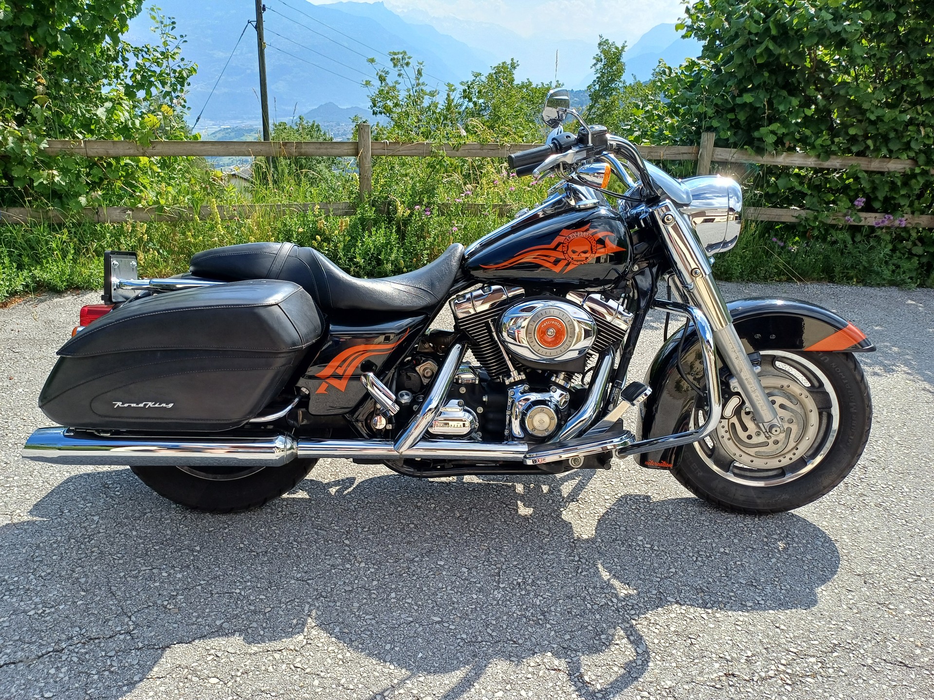 HARLEY-DAVIDSON Road King
