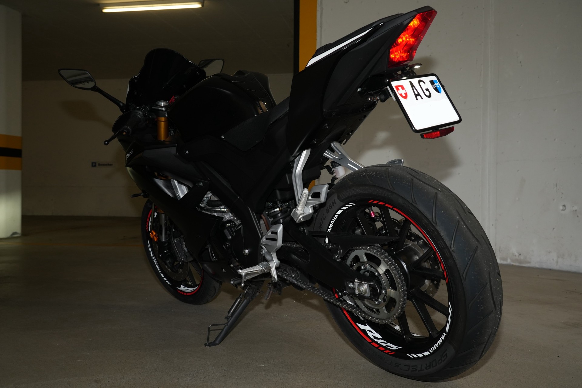 YAMAHA YZF R125-image-4