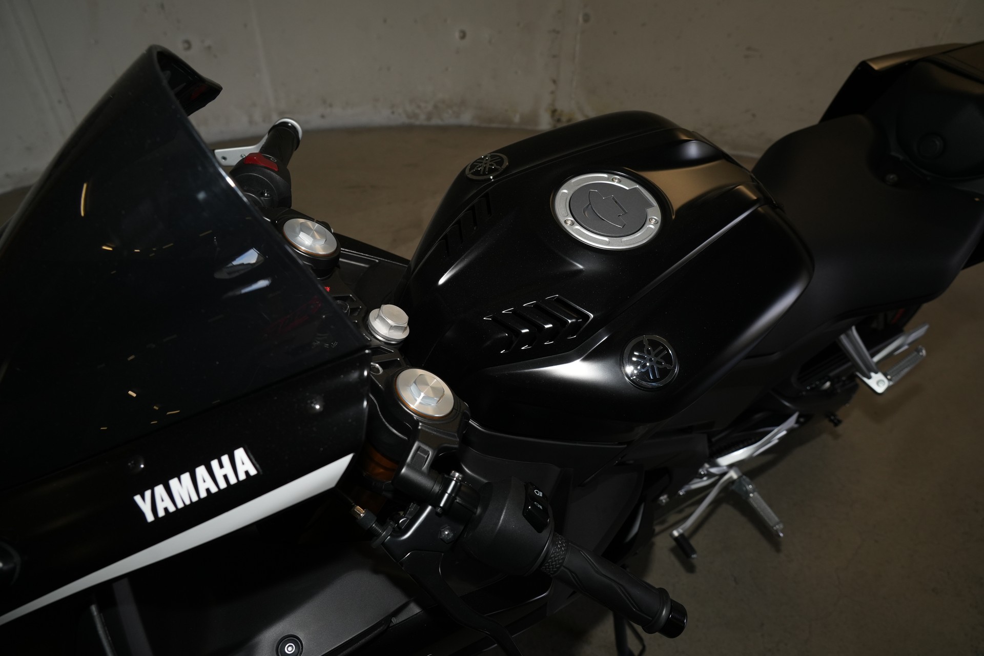 YAMAHA YZF R125-image-8