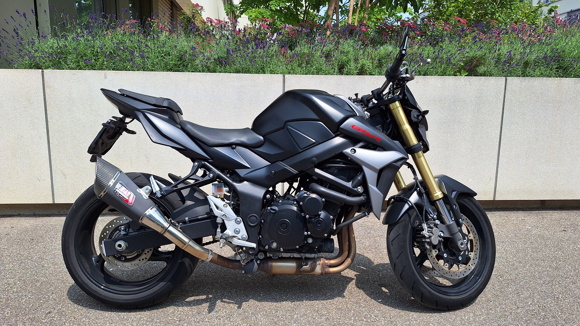 SUZUKI GSR 750 ABS-image-5