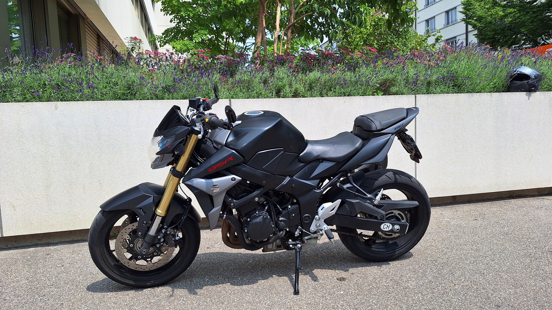 SUZUKI GSR 750 ABS-image-0
