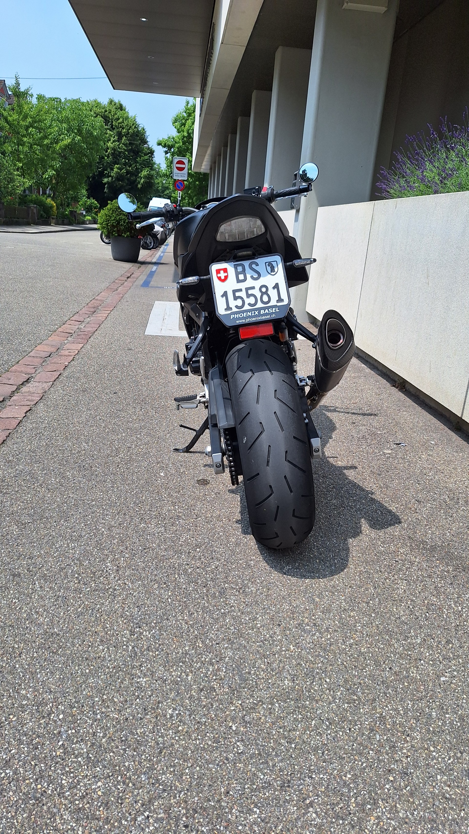 SUZUKI GSR 750 ABS-image-2