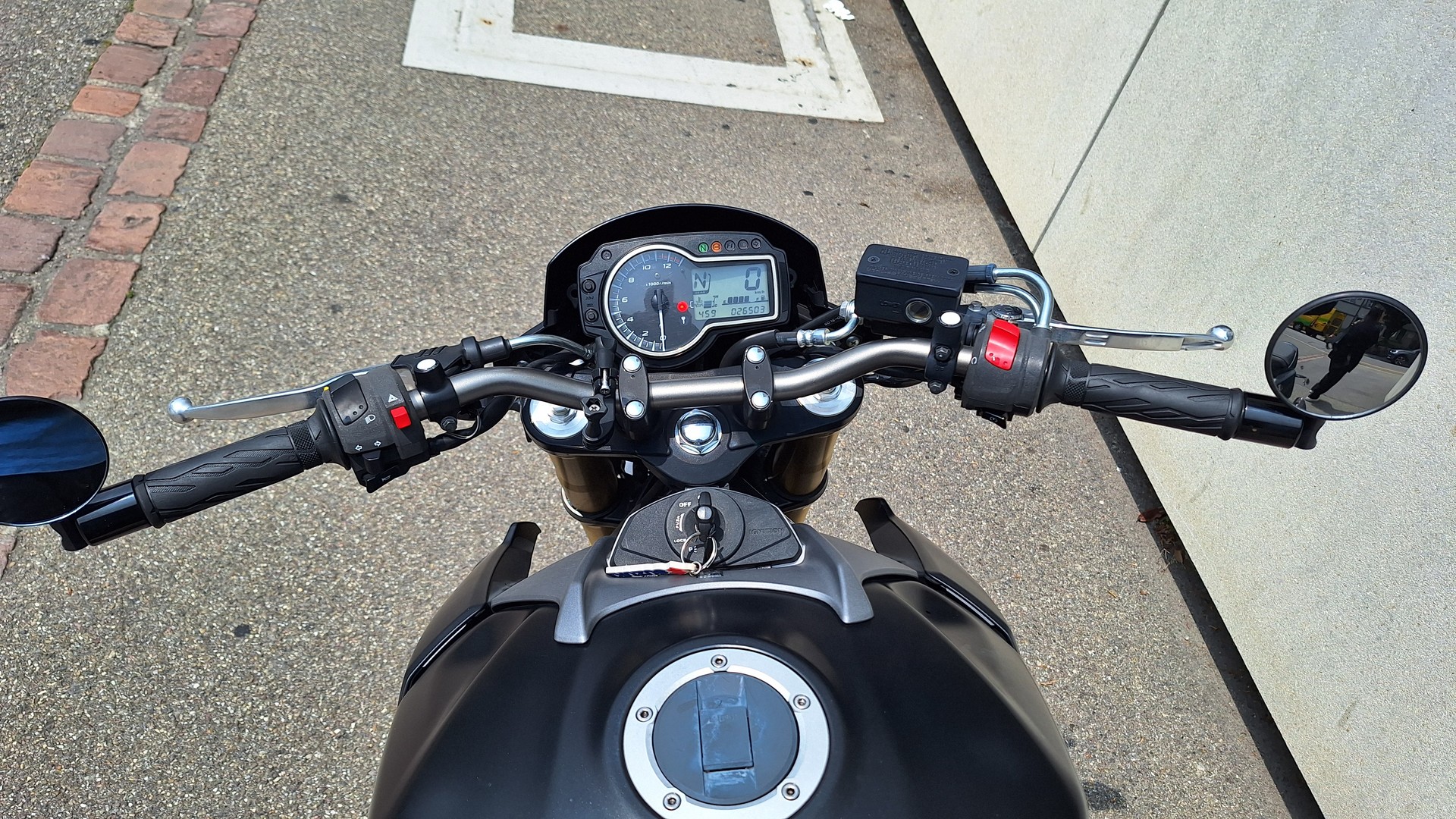 SUZUKI GSR 750 ABS-image-3