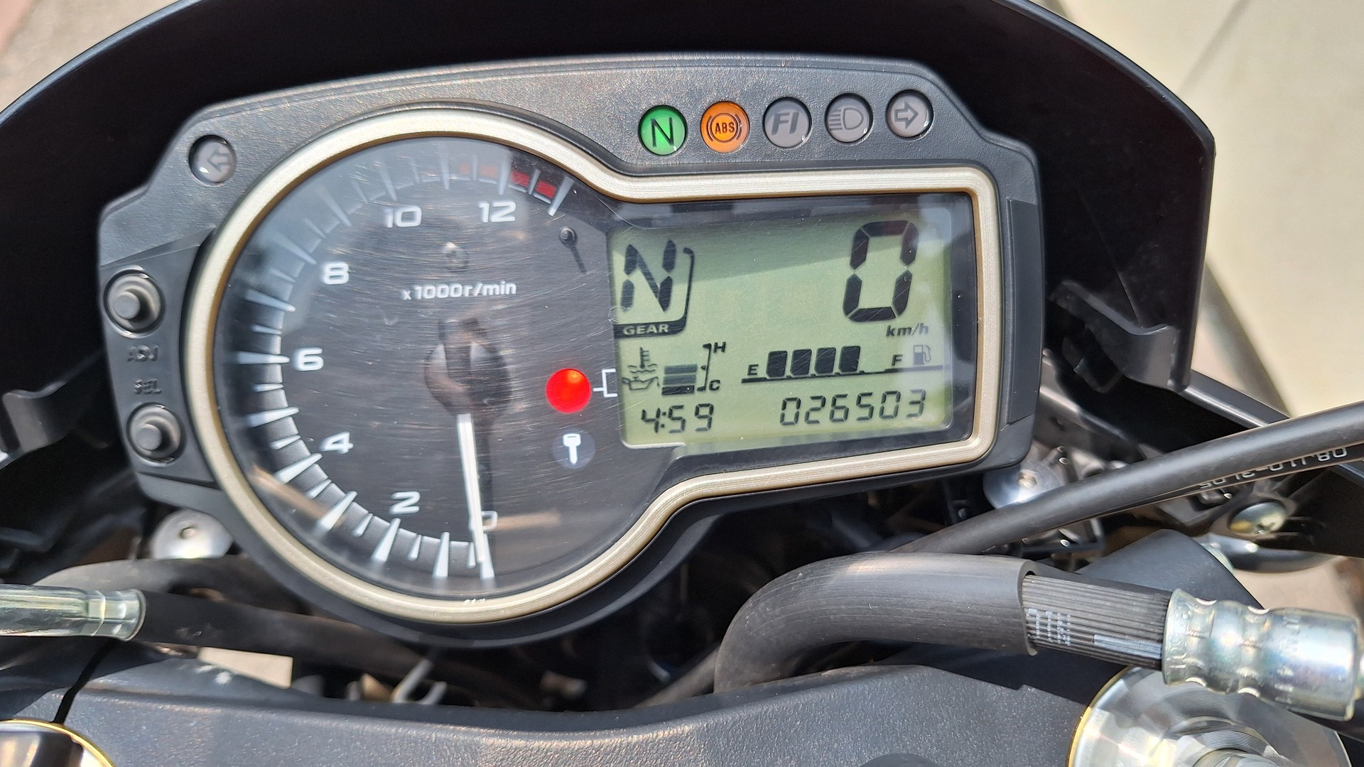 SUZUKI GSR 750 ABS-image-4
