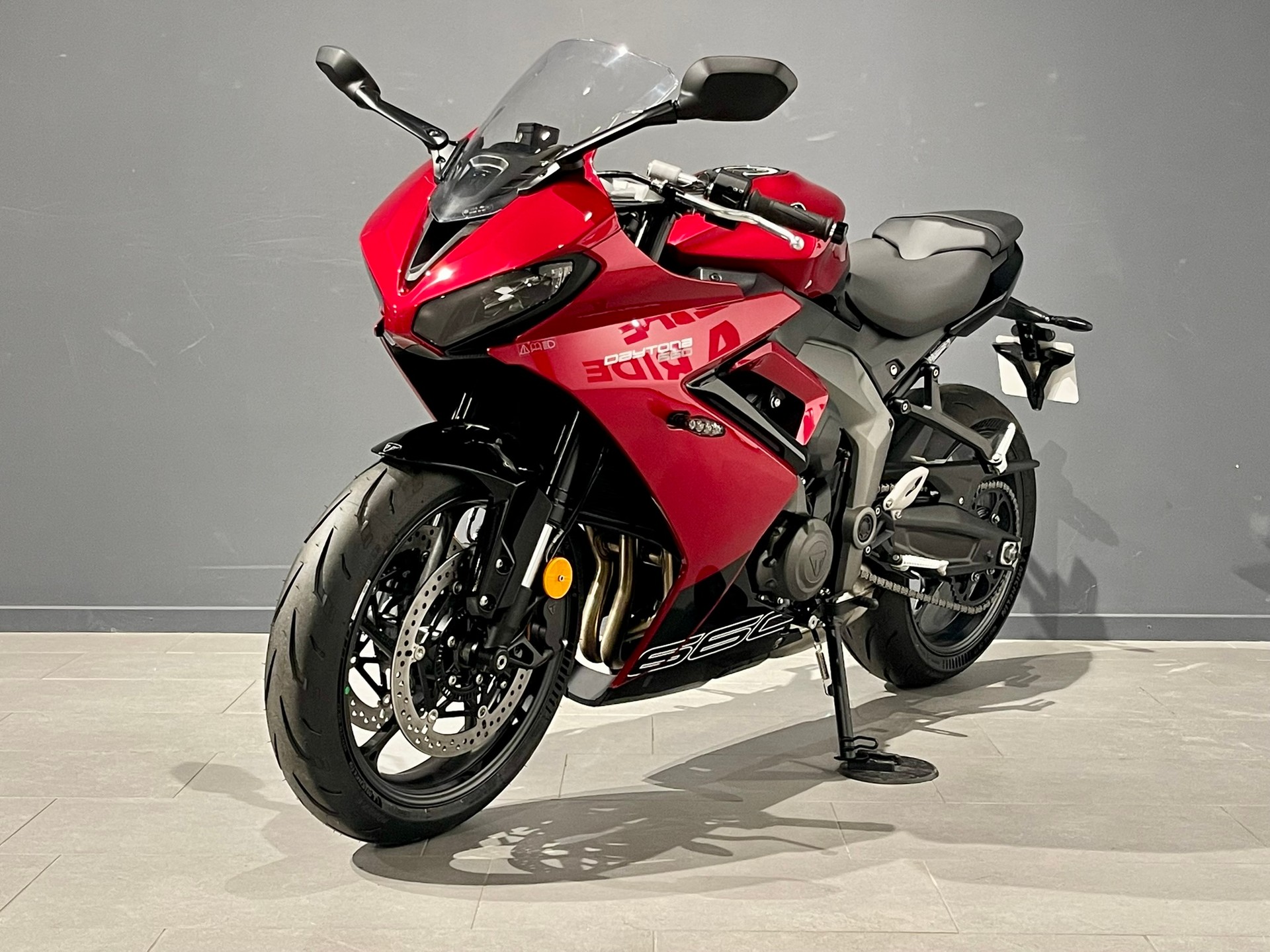 TRIUMPH 660-showroom-element-2