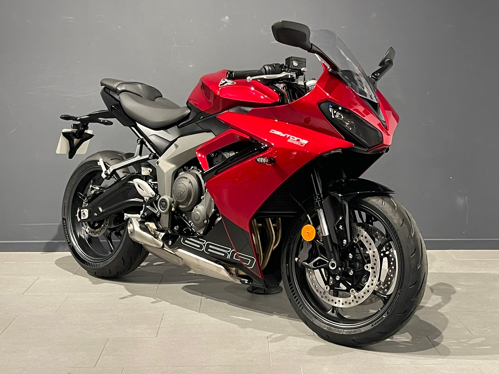 TRIUMPH 660-showroom-element-1