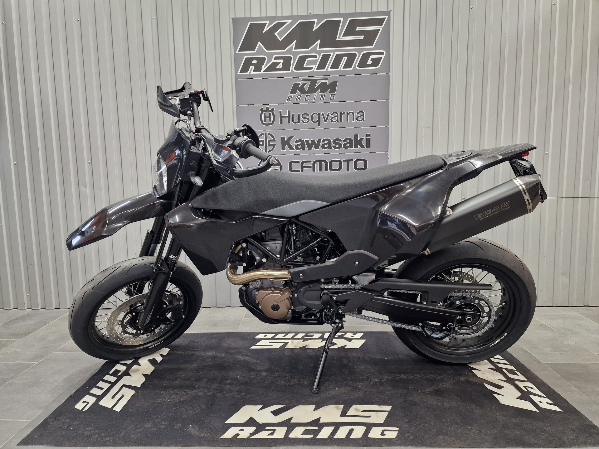 HUSQVARNA 701 Supermoto (35kW)-showroom-element-3