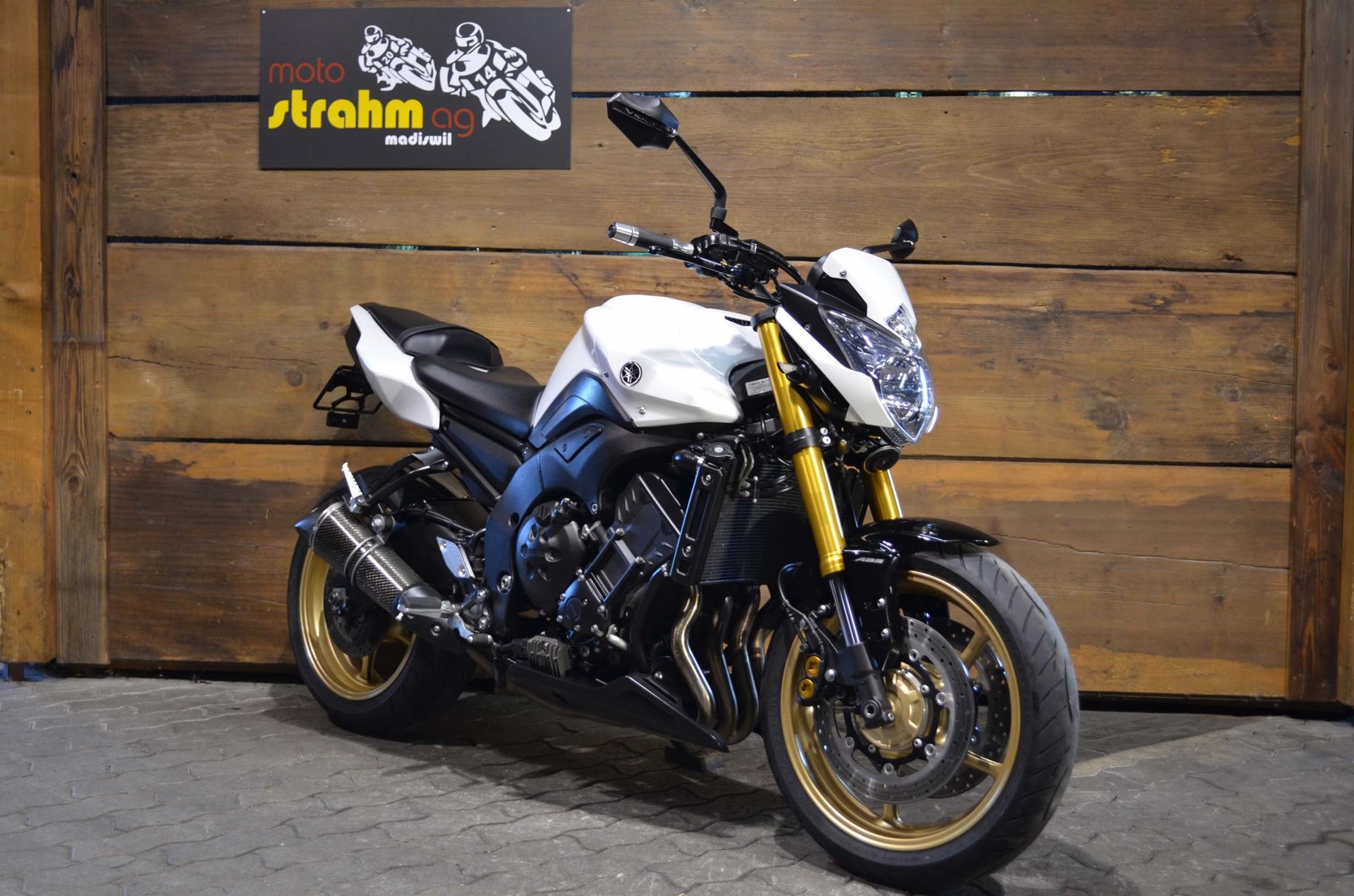 YAMAHA FZ8 N ABS-showroom-element-1