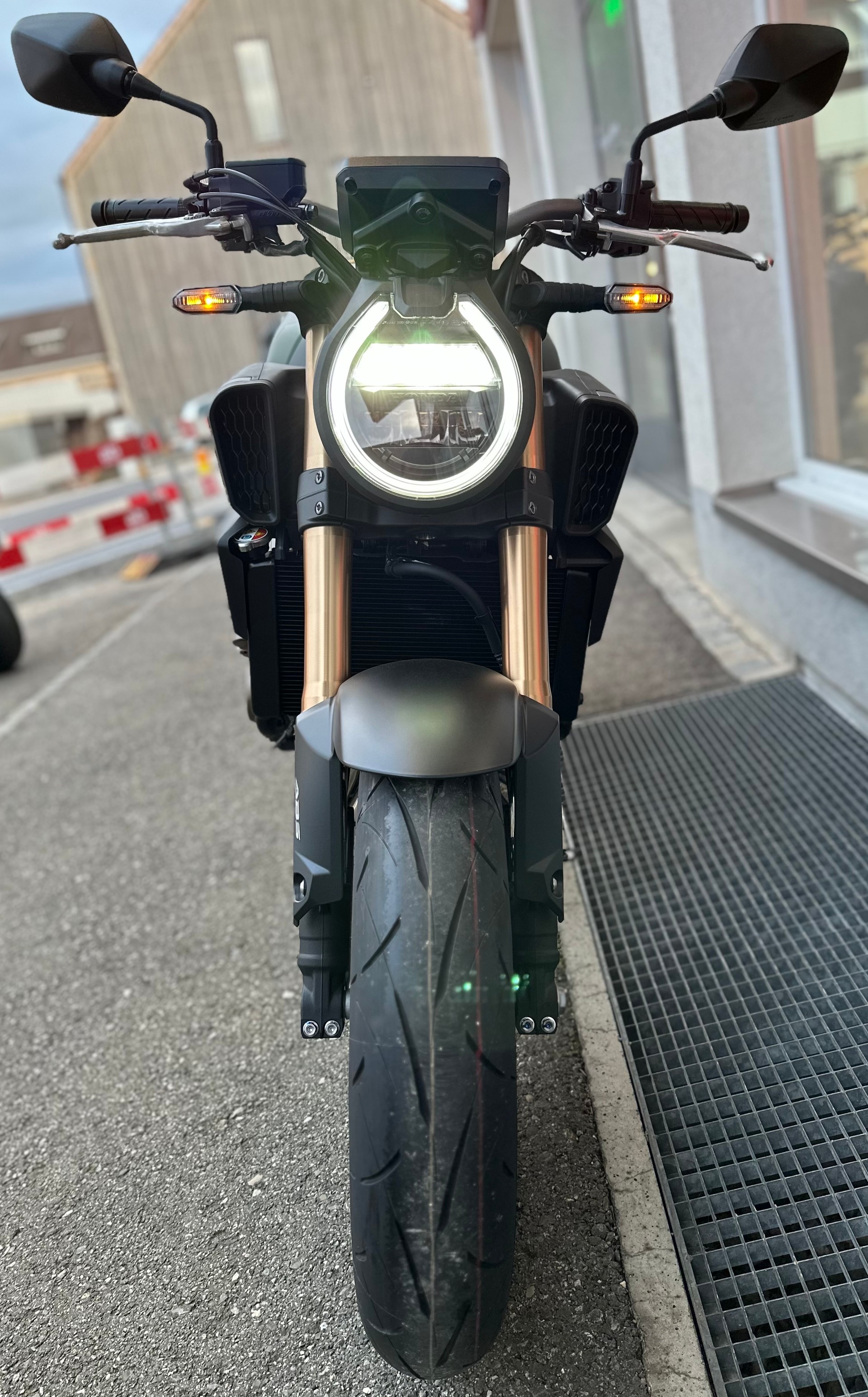 HONDA CB 650 R E-Clutch-showroom-element-1