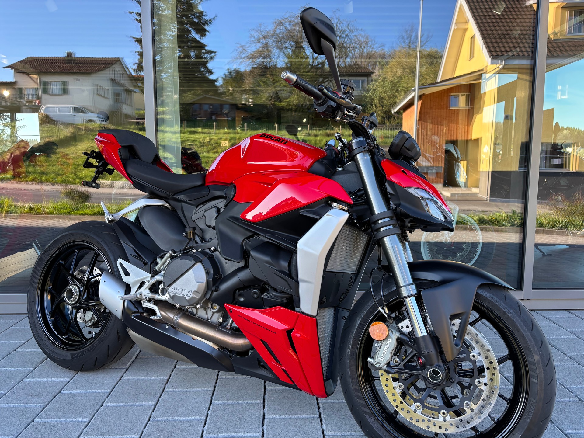 DUCATI Streetfighter V2