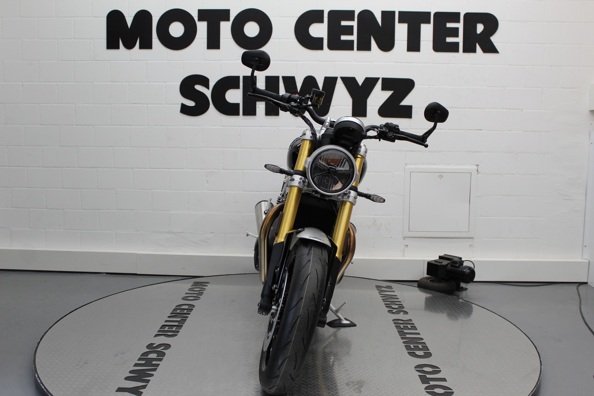 TRIUMPH Speed Twin 1200 RS-showroom-element-2