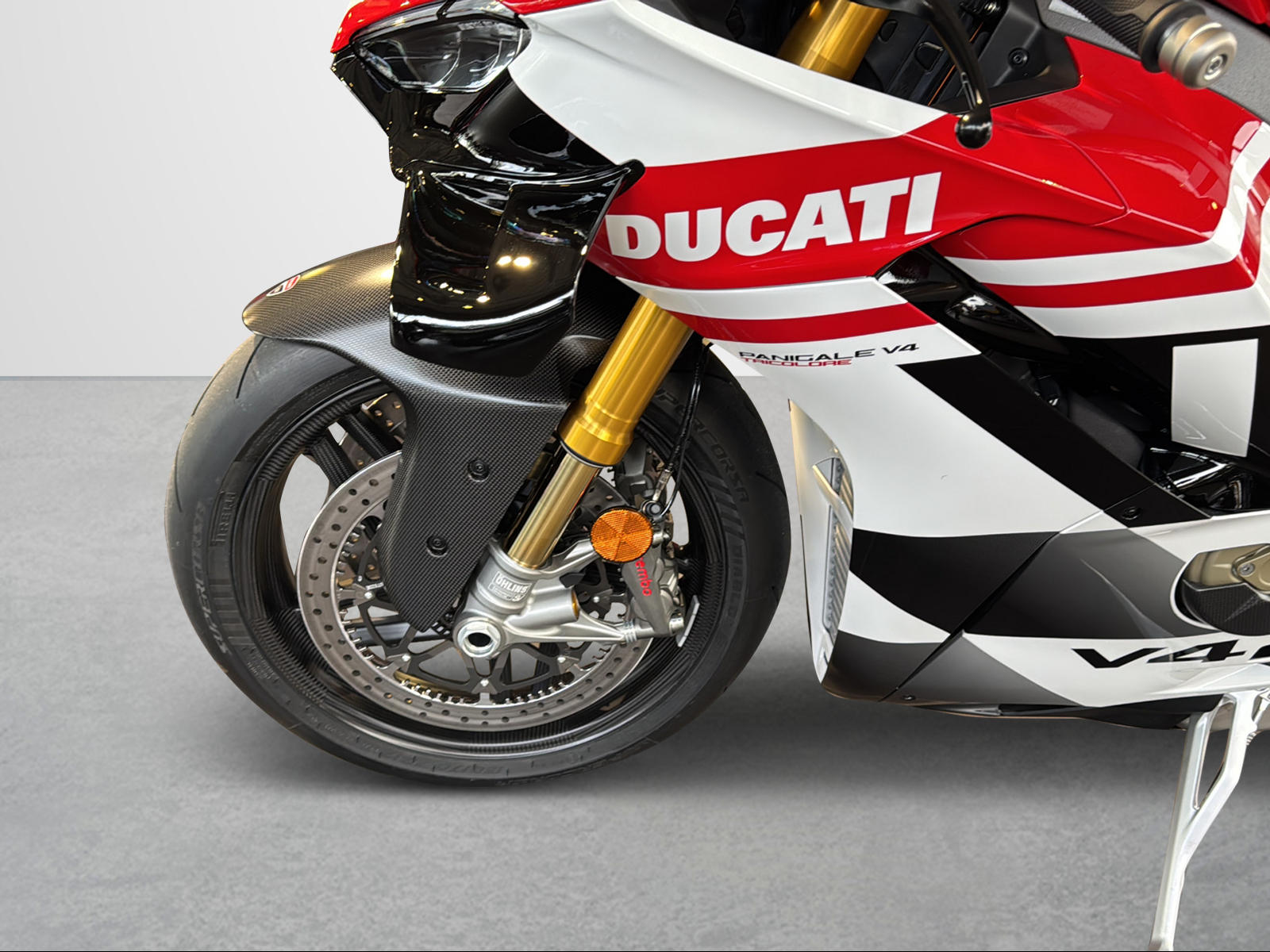 DUCATI Tricolore-showroom-element-1