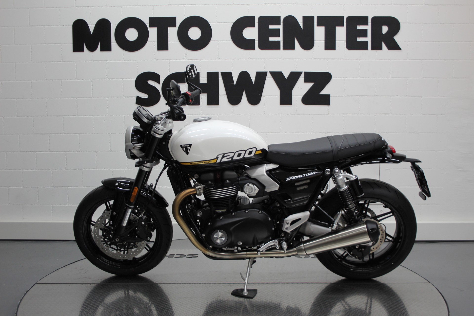 TRIUMPH Speed Twin 1200-image-4