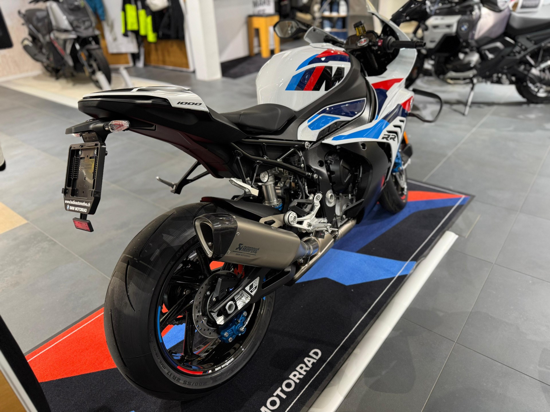 BMW M 1000 RR Competition-showroom-element-1