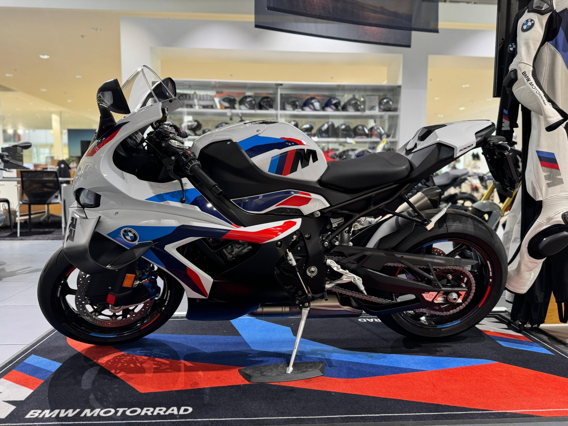 BMW M 1000 RR Competition-showroom-element-2