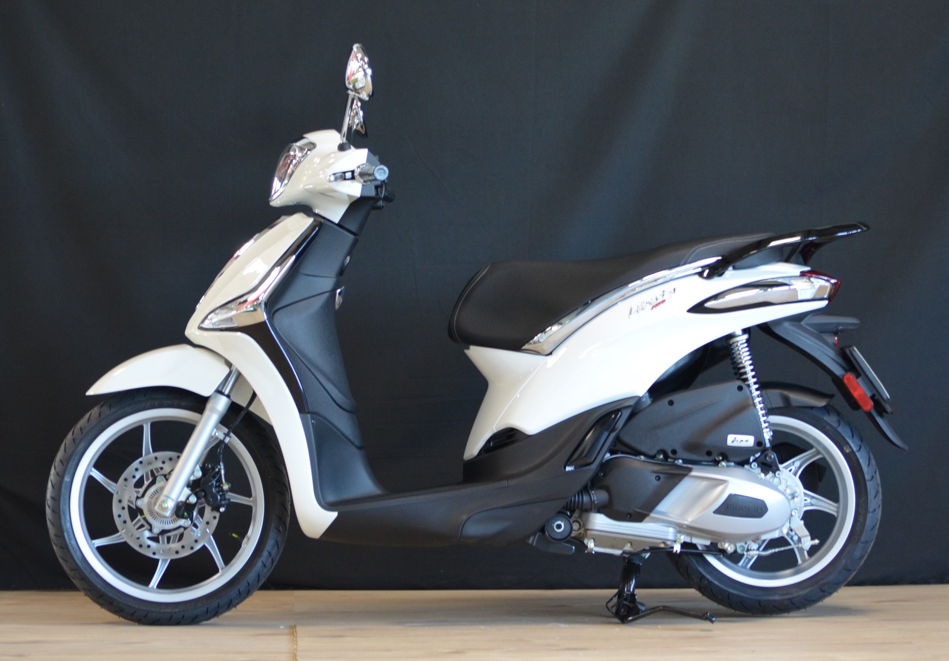 PIAGGIO Liberty 125-showroom-element-3