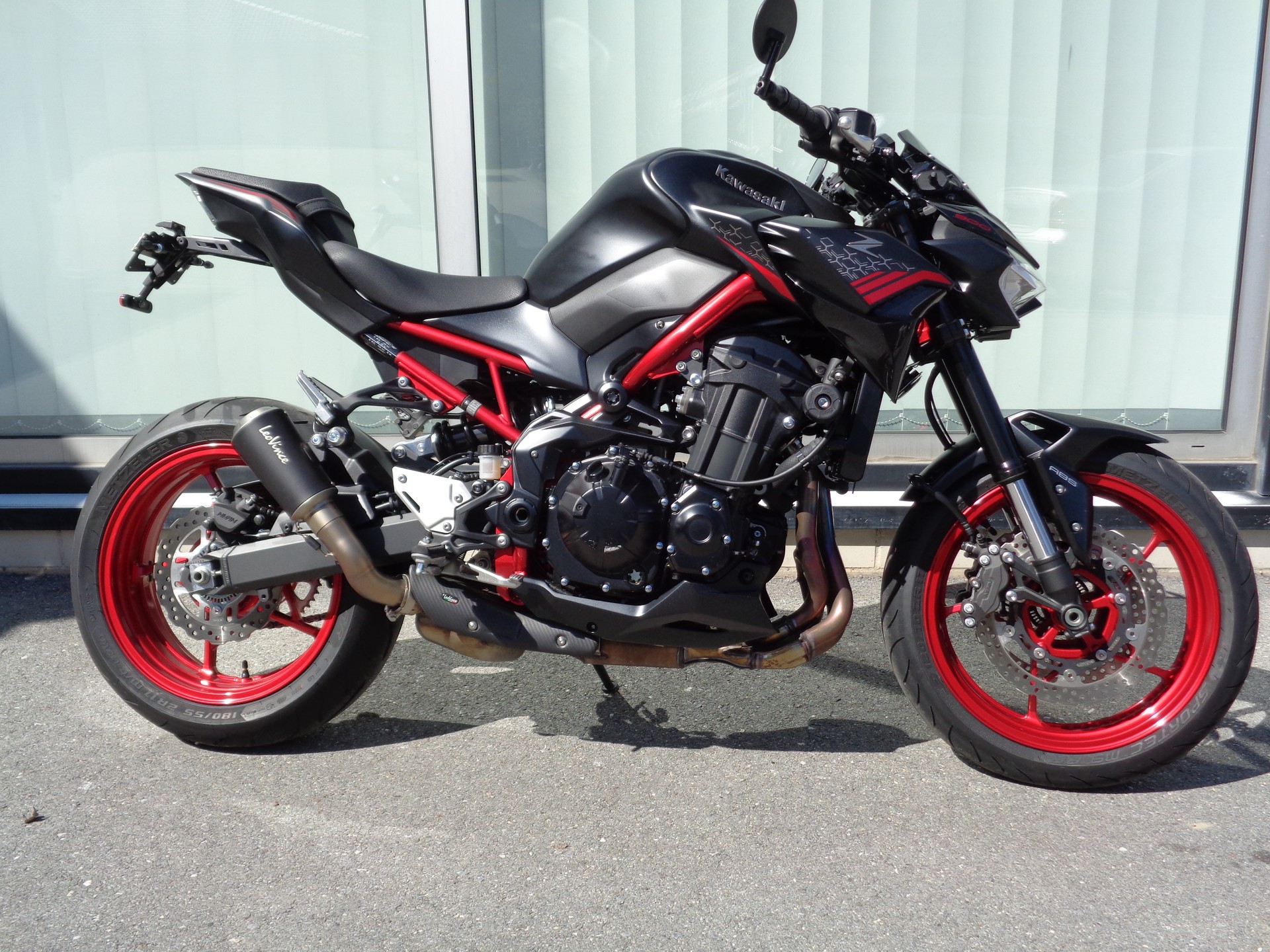 KAWASAKI Z 900-showroom-element-1