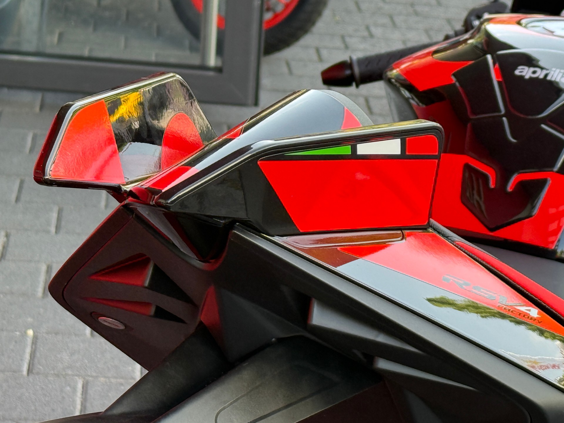 APRILIA RSV4 1100 E5+ Factory-image-7