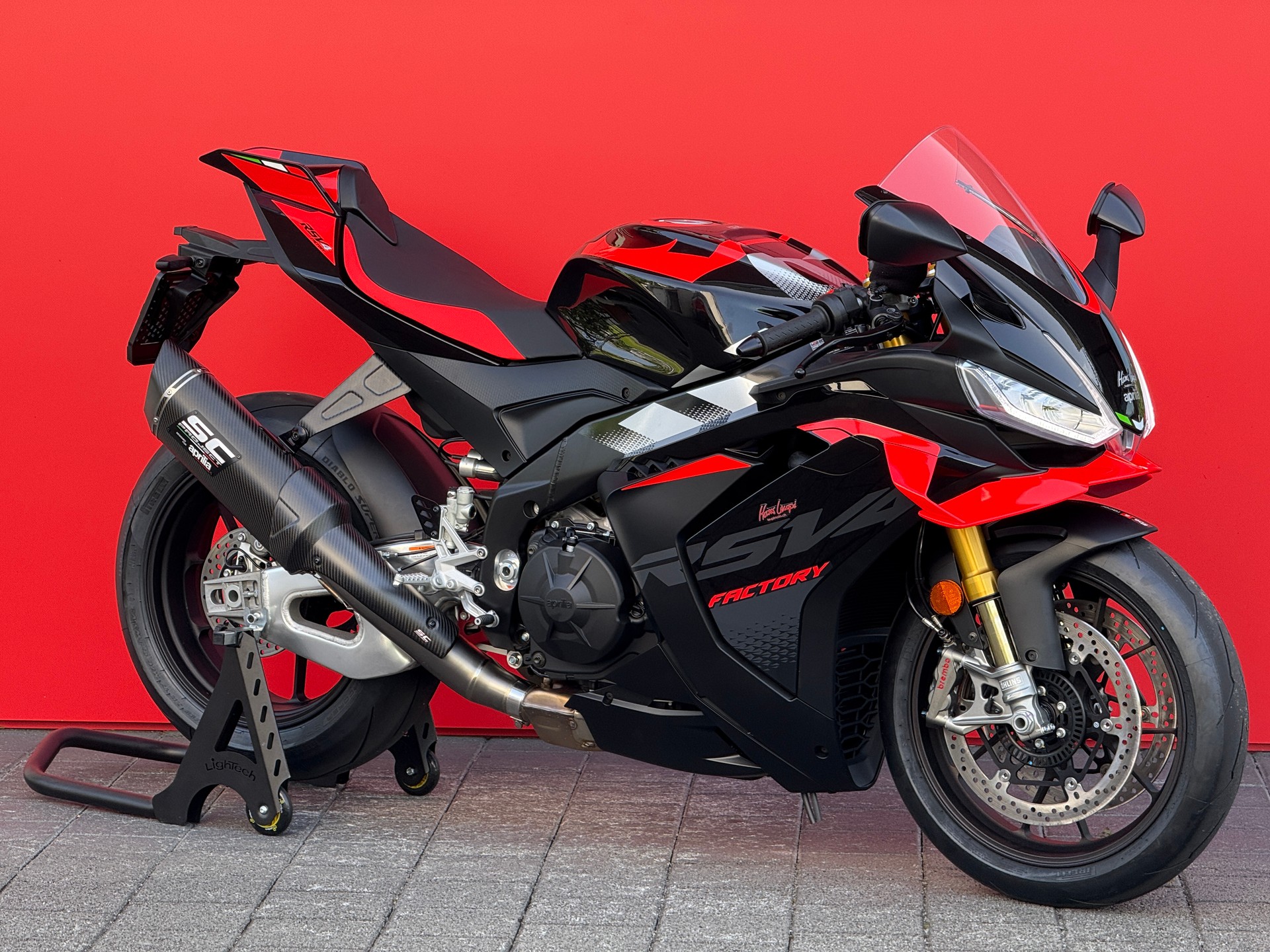 APRILIA RSV4 1100 E5+ Factory-showroom-element-2