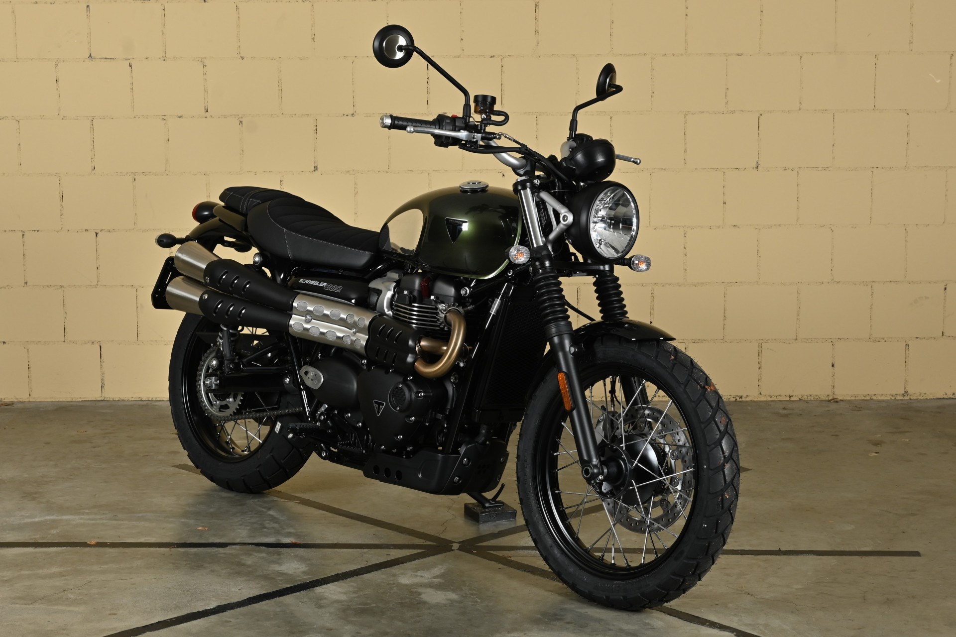 TRIUMPH Scrambler 900 Chrome Edition-showroom-element-1