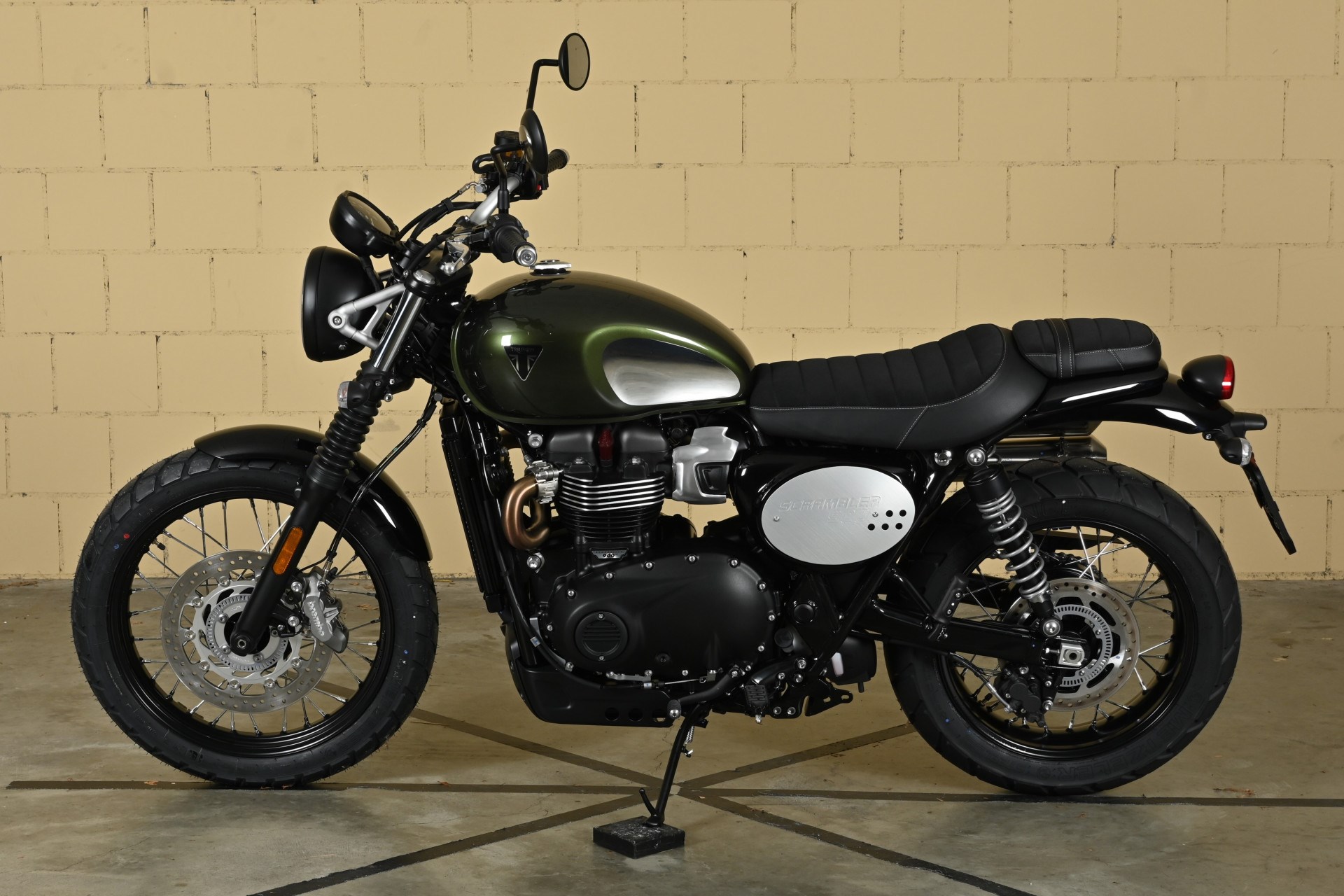 TRIUMPH Scrambler 900 Chrome Edition-showroom-element-2