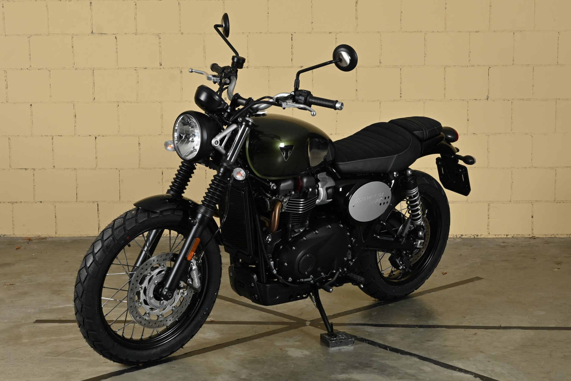 TRIUMPH Scrambler 900 Chrome Edition-showroom-element-3