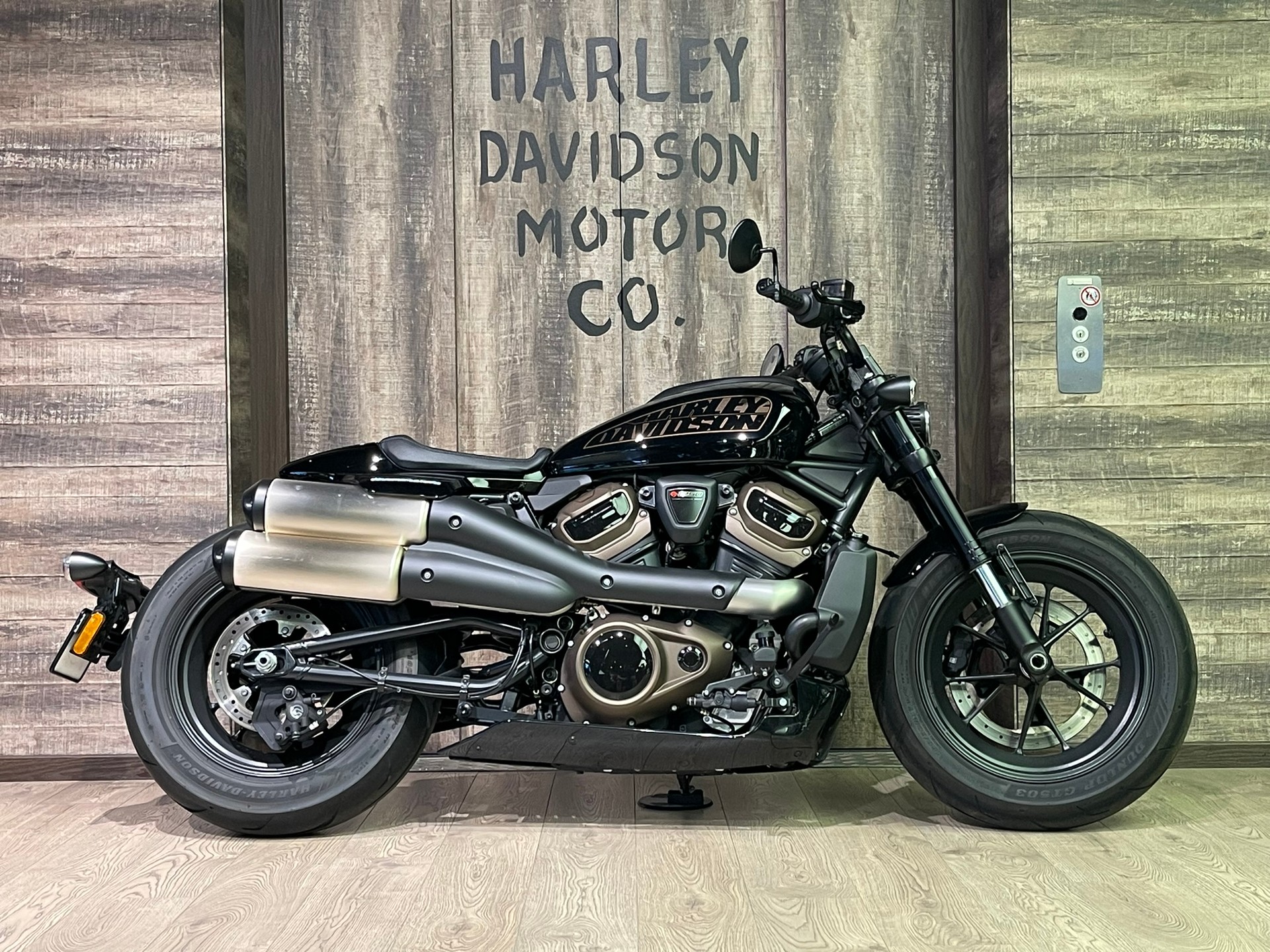 HARLEY-DAVIDSON Sportster, Naked bike - Occasionen kaufen | MotoScout24