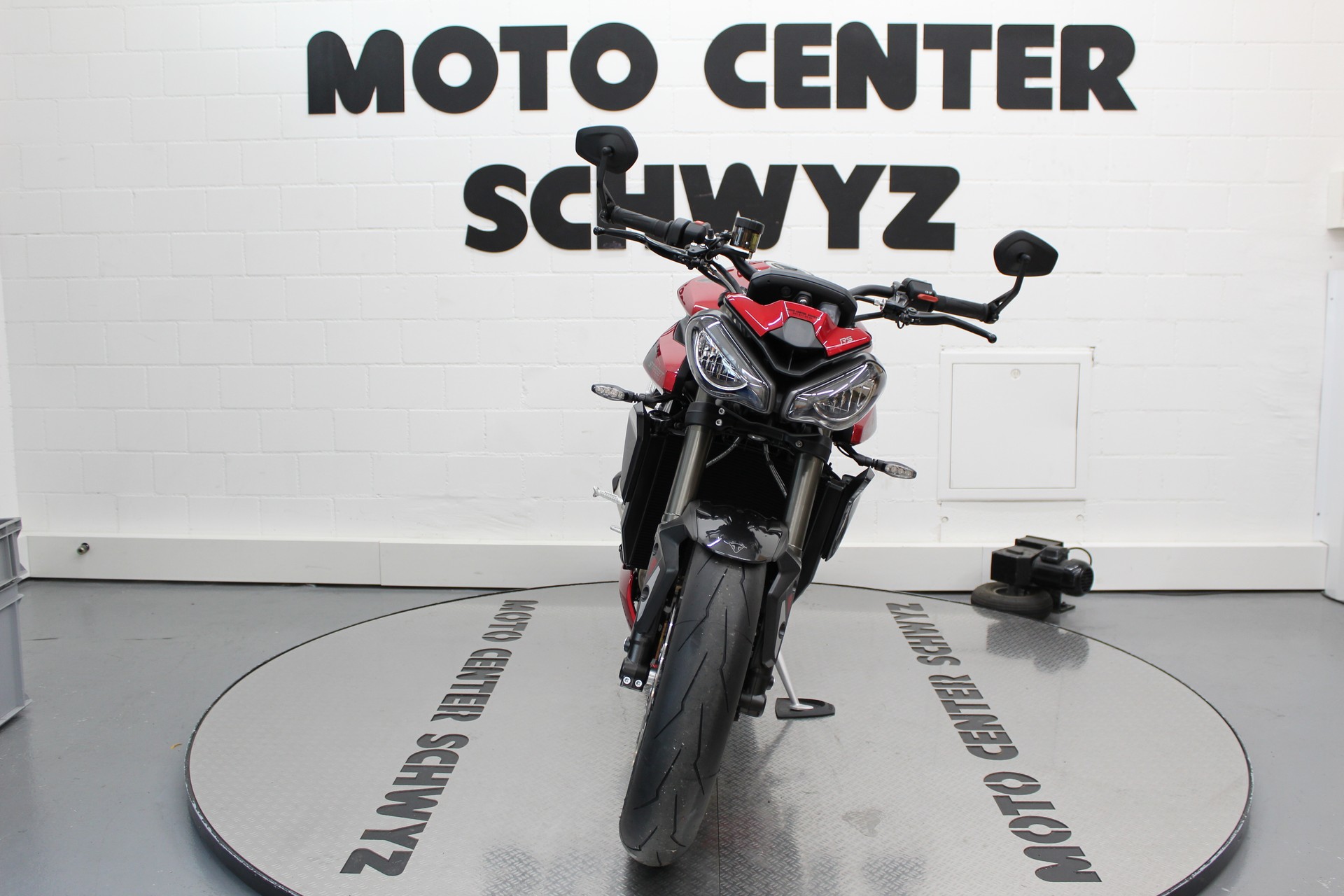 TRIUMPH Street Triple 765 RS-showroom-element-2