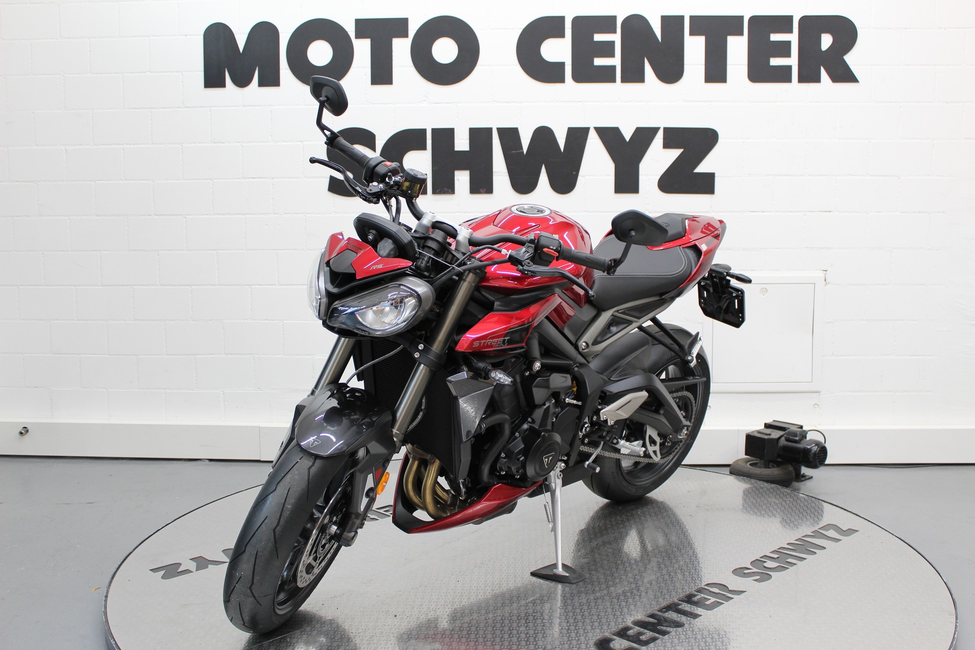 TRIUMPH Street Triple 765 RS-showroom-element-3