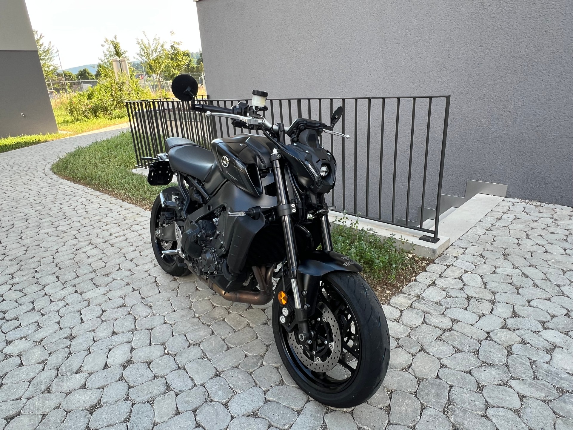 YAMAHA MT-09-image-1
