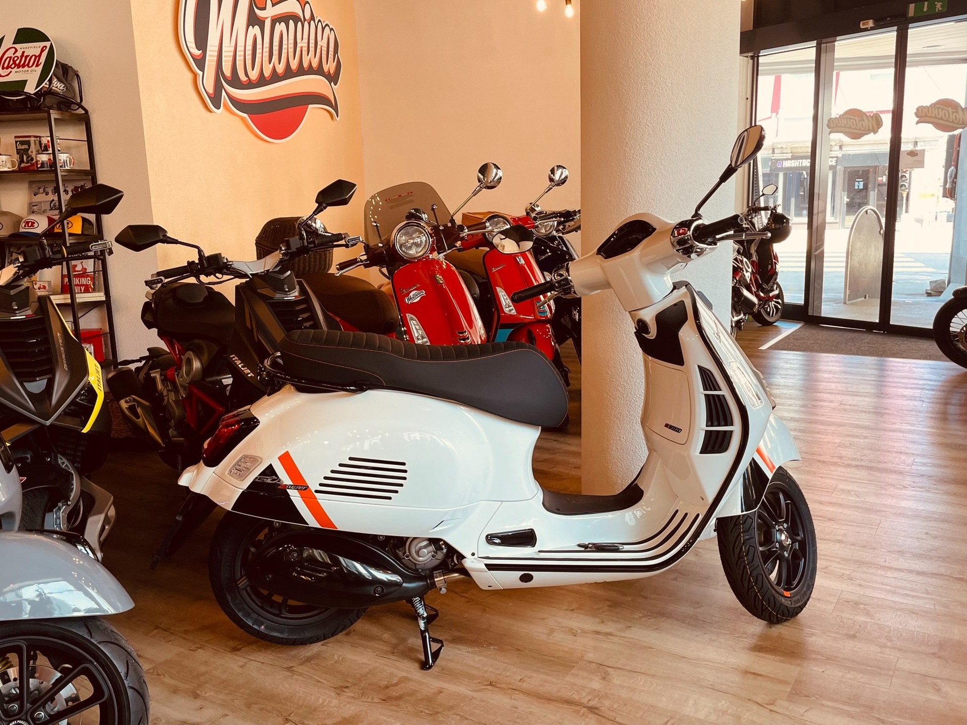 PIAGGIO Vespa GTS 300 Super Sport ABS-showroom-element-2