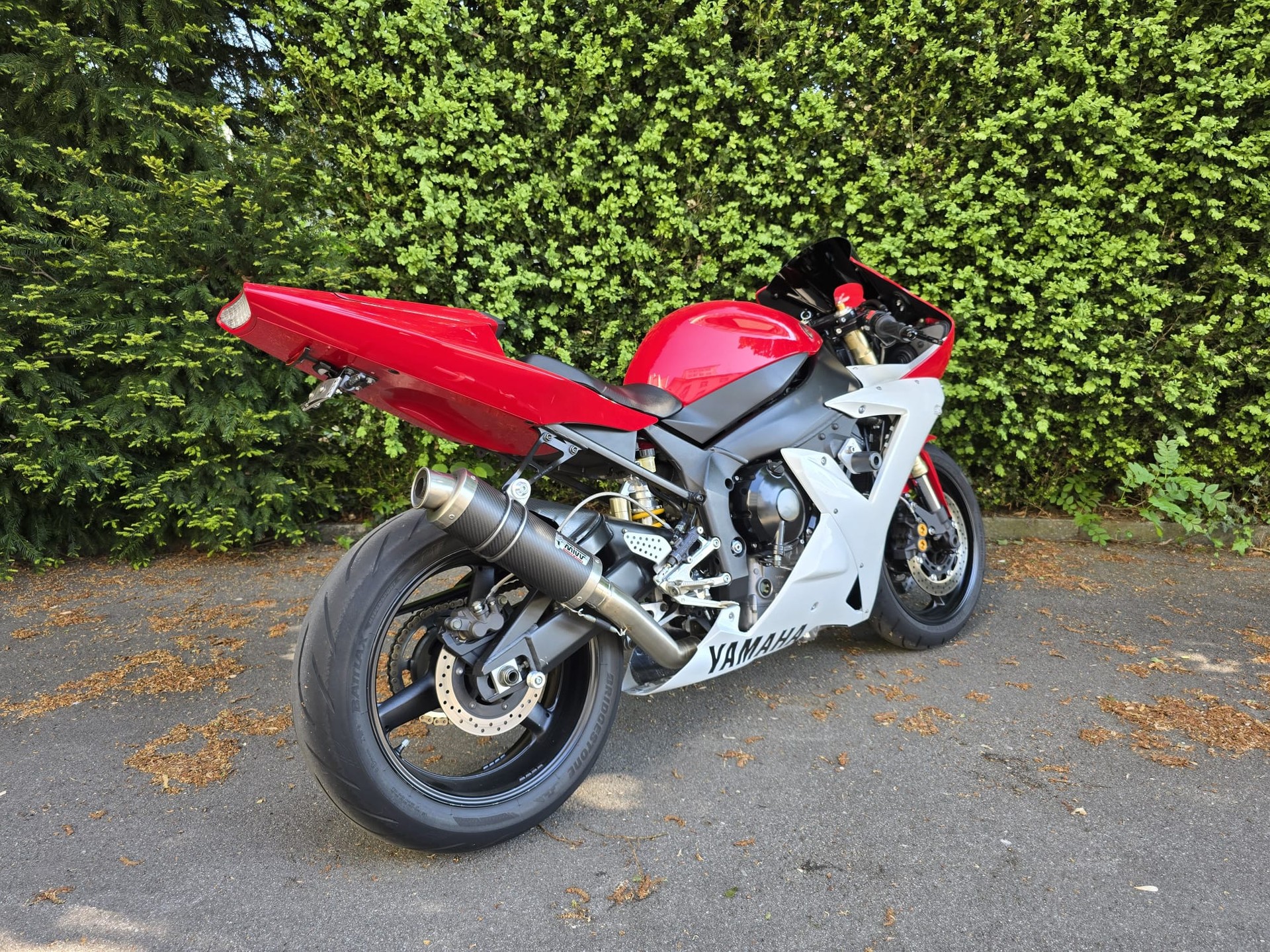 YAMAHA YZF-R1-showroom-element-2