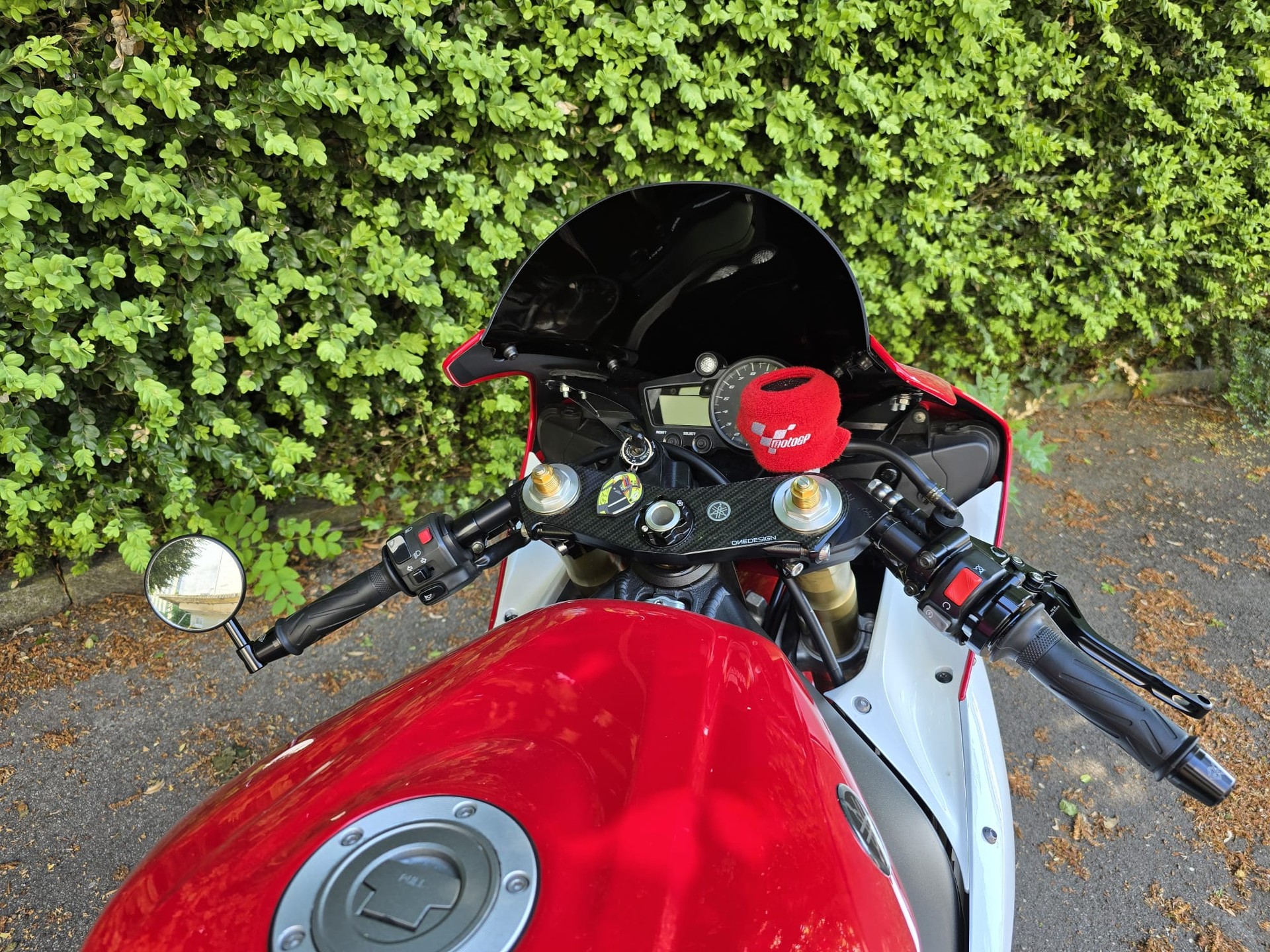 YAMAHA YZF-R1-showroom-element-3