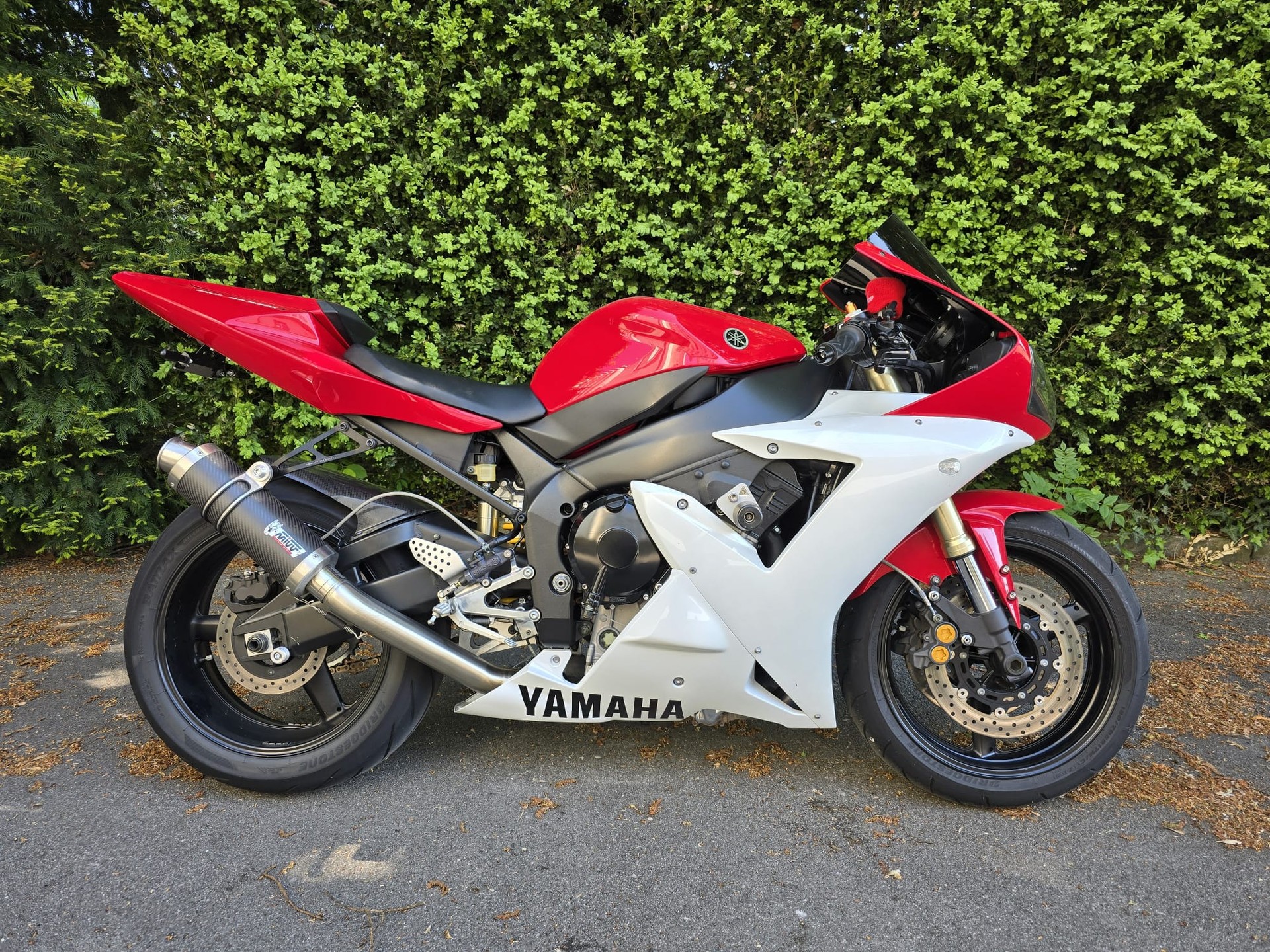 YAMAHA YZF-R1-showroom-element-1