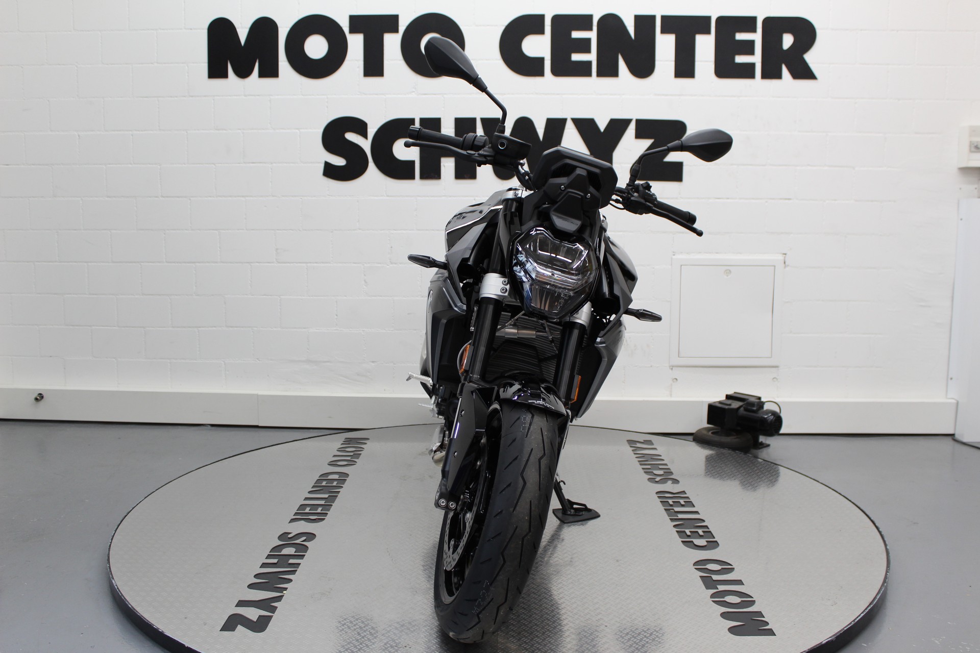 BMW F 900 R A2 (35kW)-showroom-element-2