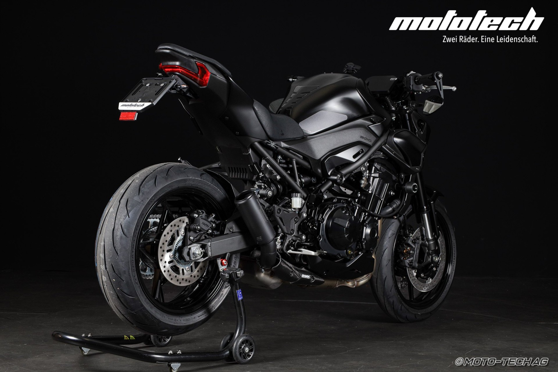 KAWASAKI Z 900 MY25 (35 / 91kW) STAGE 1 SHARK BLACK EDITION-showroom-element-2