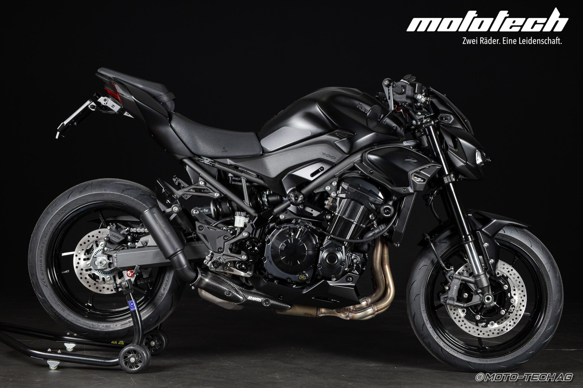 KAWASAKI Z 900 MY25 (35 / 91kW) STAGE 1 SHARK BLACK EDITION-showroom-element-1