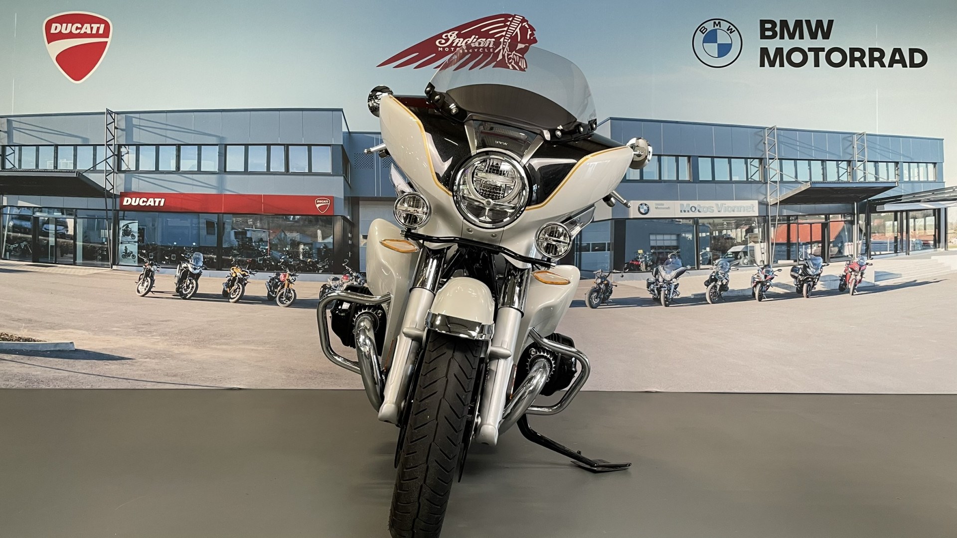 BMW R 18 Transcontinental-showroom-element-1