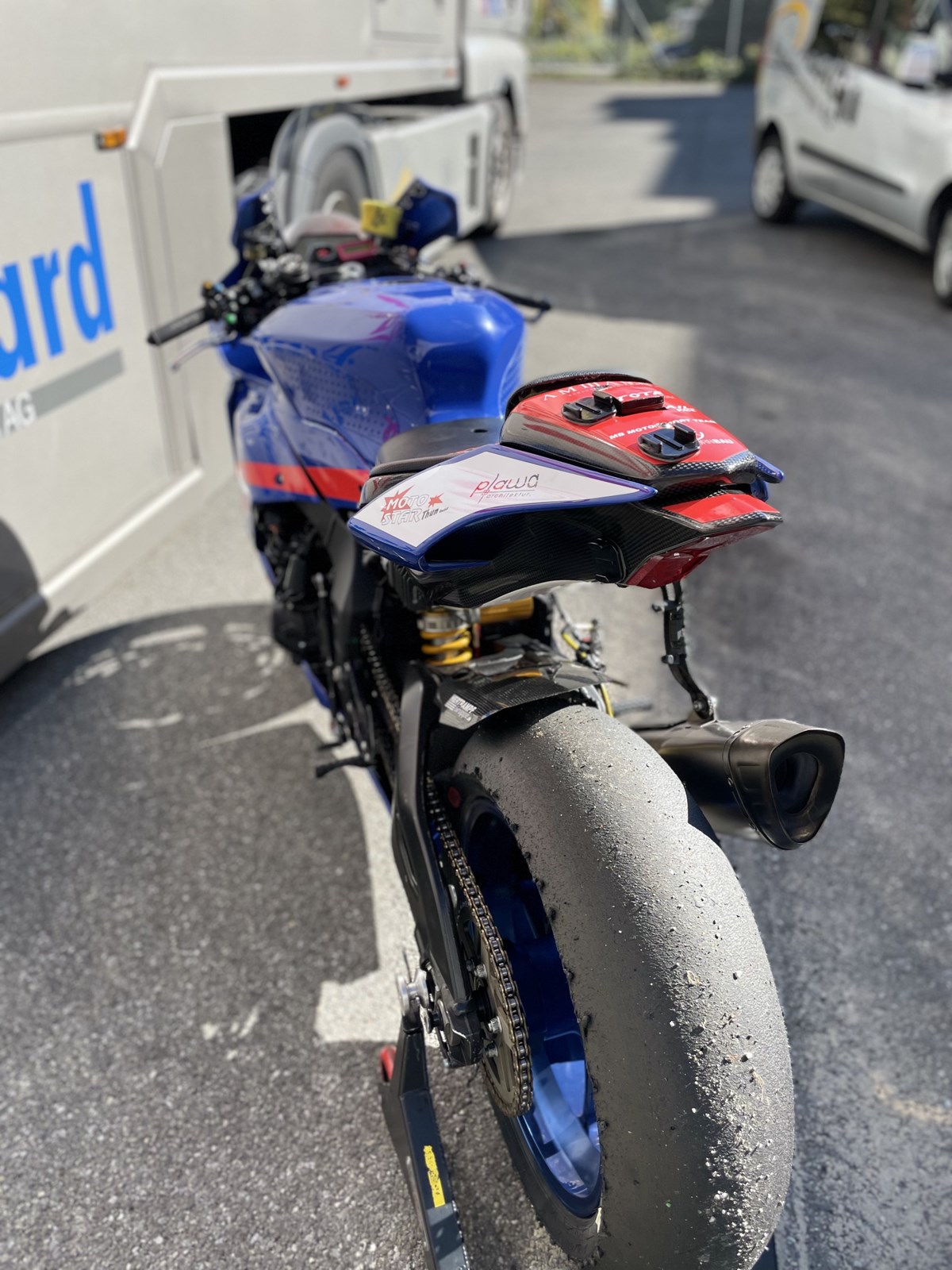 YAMAHA R1-showroom-element-1
