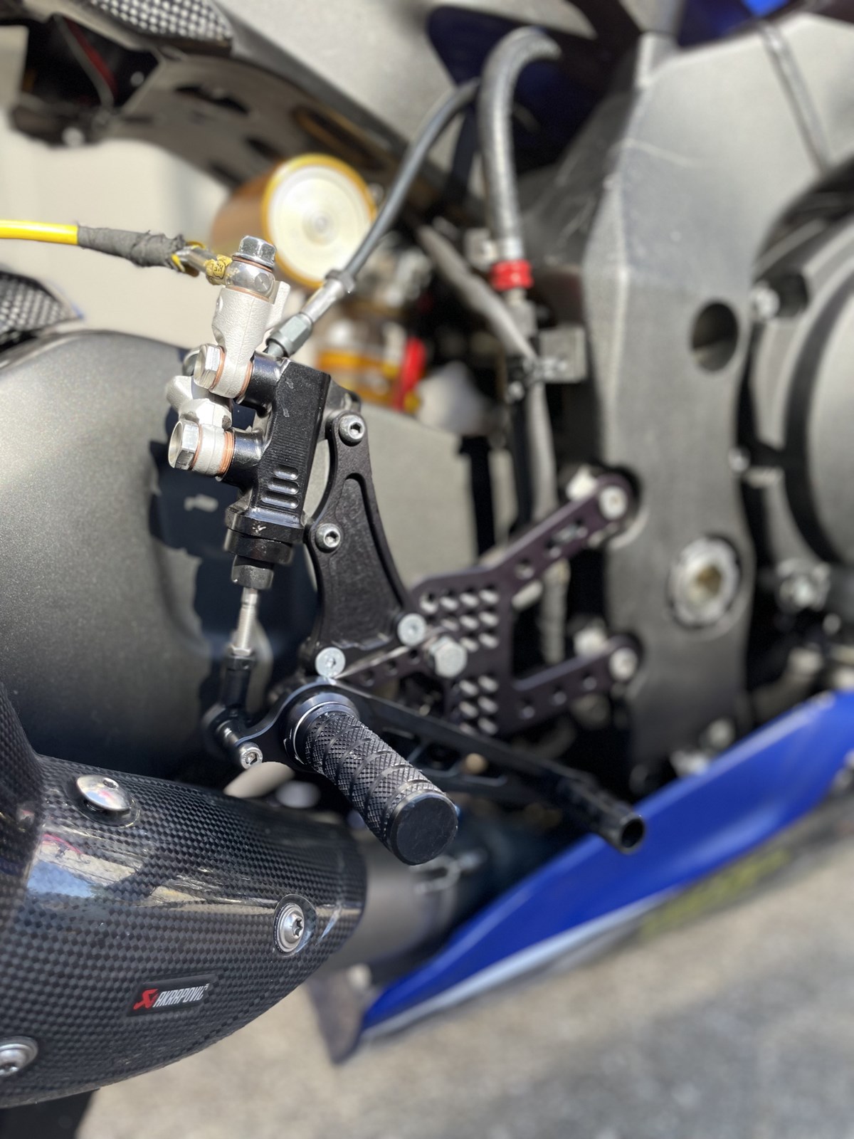 YAMAHA R1-showroom-element-3